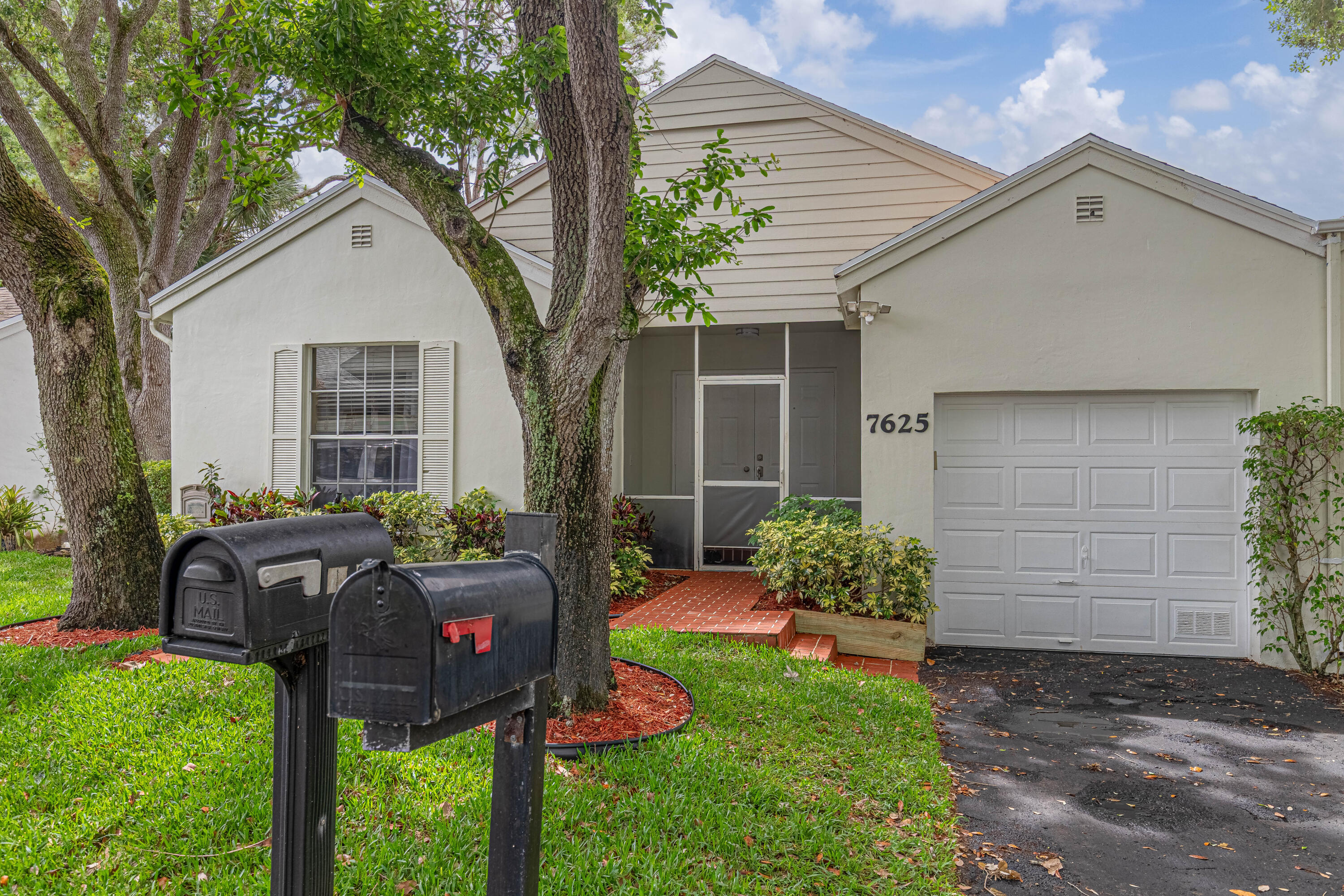 7625 Forest Green Lane Property Photo 1