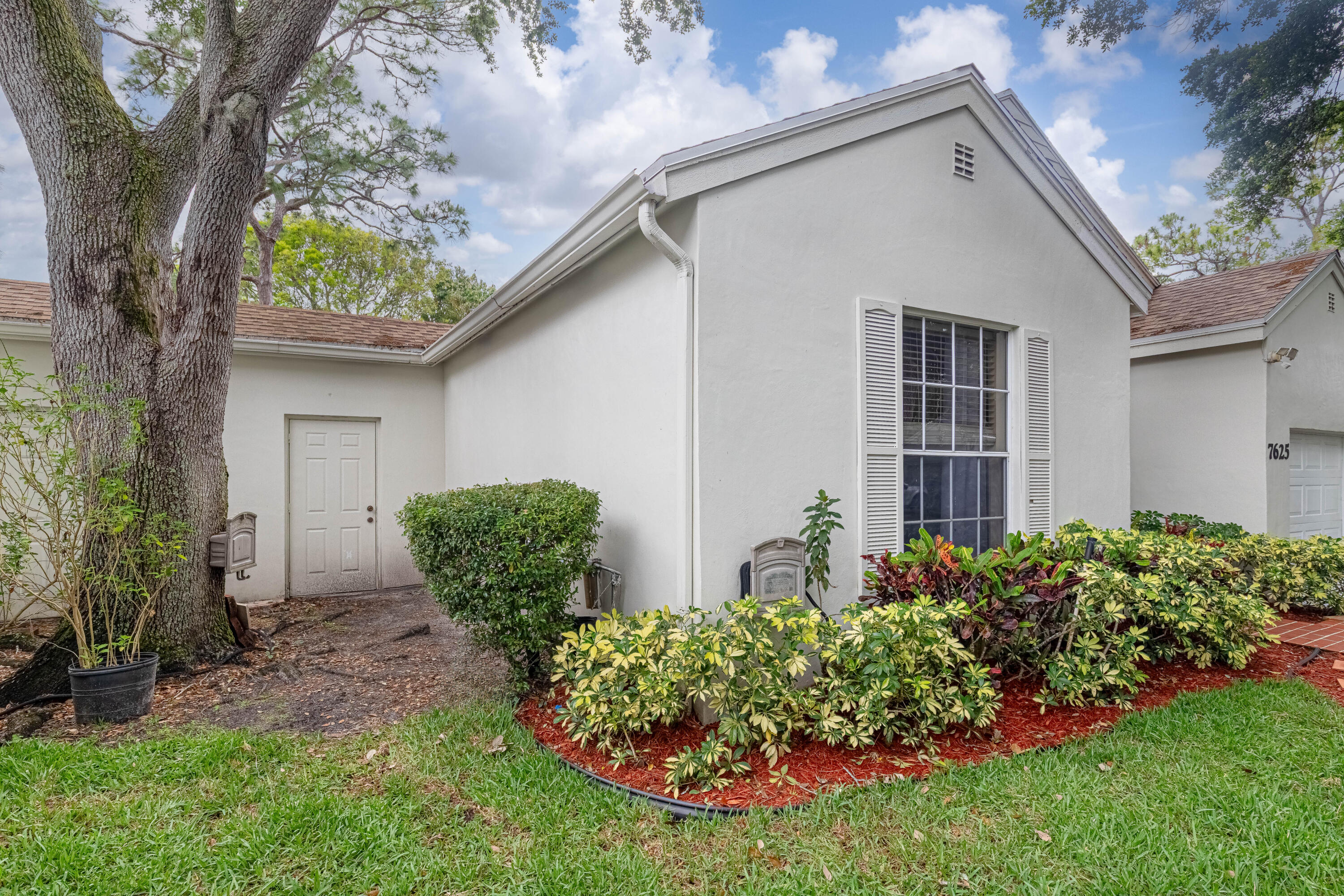 7625 Forest Green Lane Property Photo 4