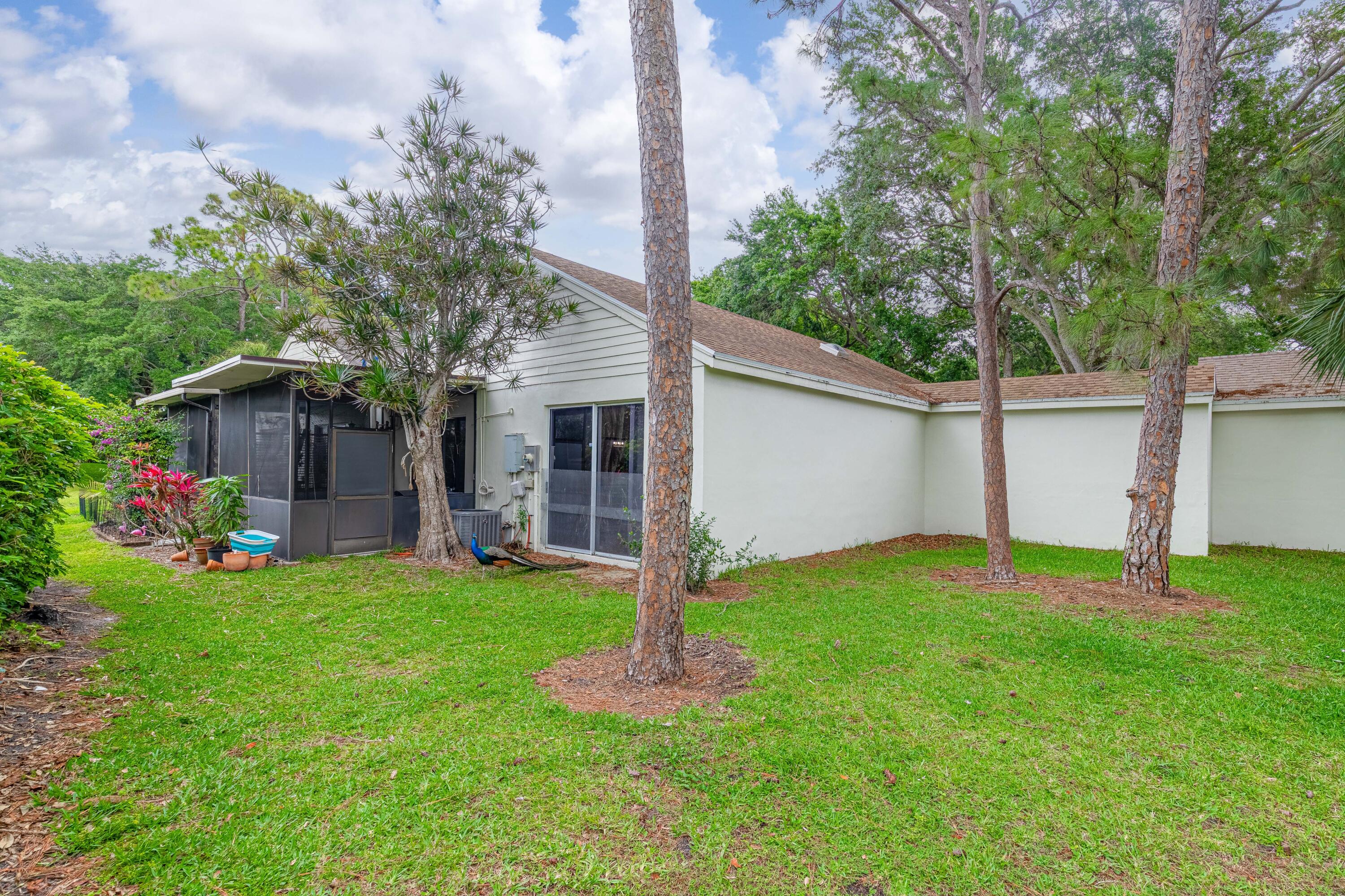 7625 Forest Green Lane Property Photo 6