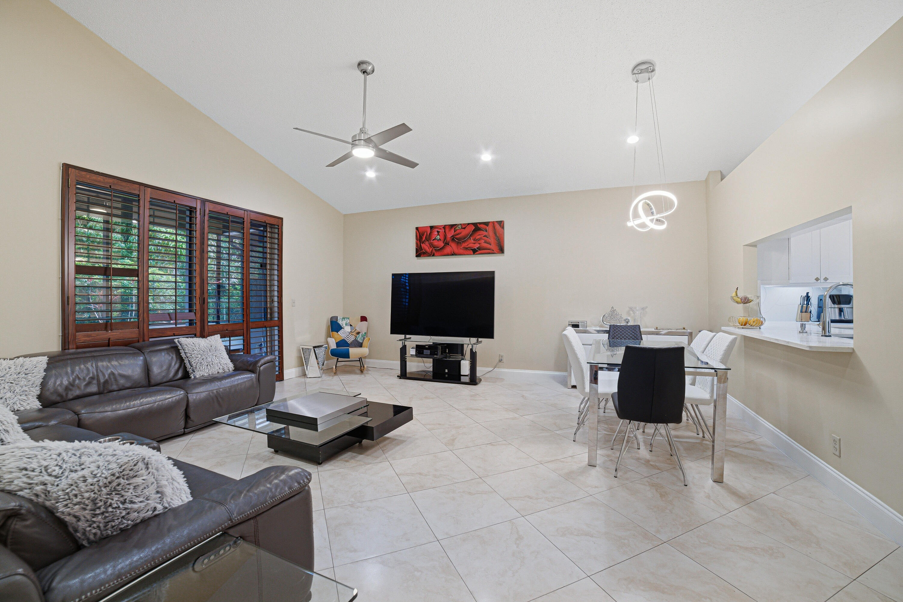 7625 Forest Green Lane Property Photo 14