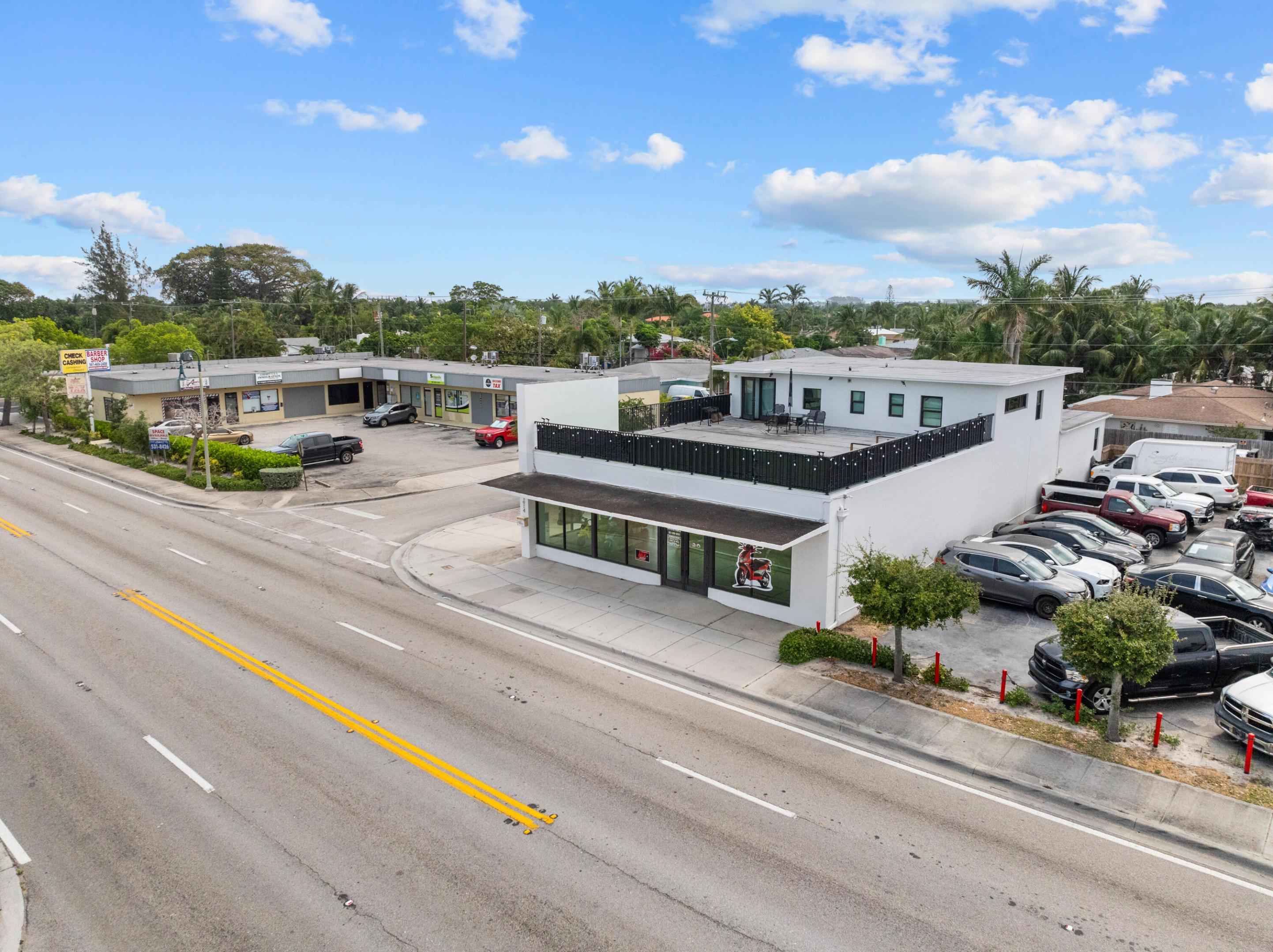 1914 N Dixie Highway Property Photo 4