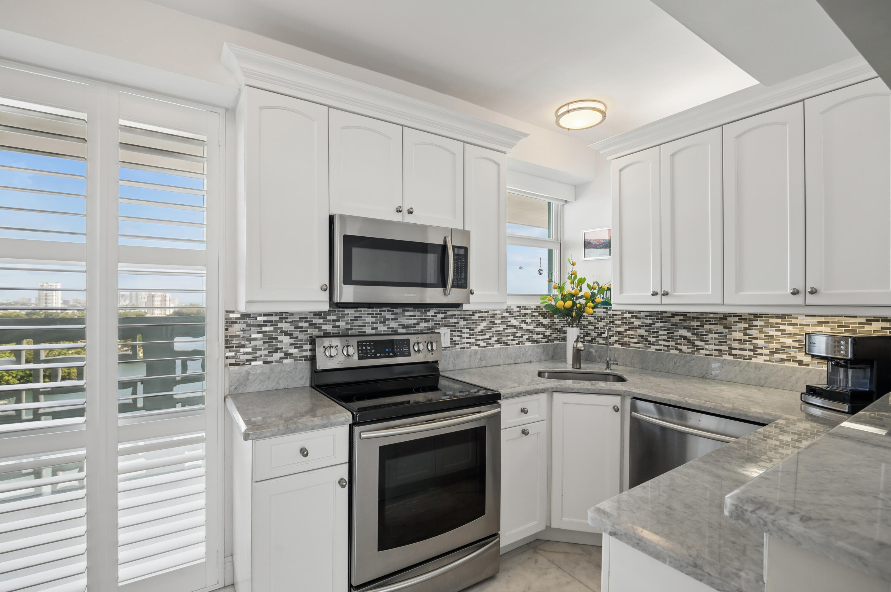 1900 S Ocean Drive 1504 Property Photo 7