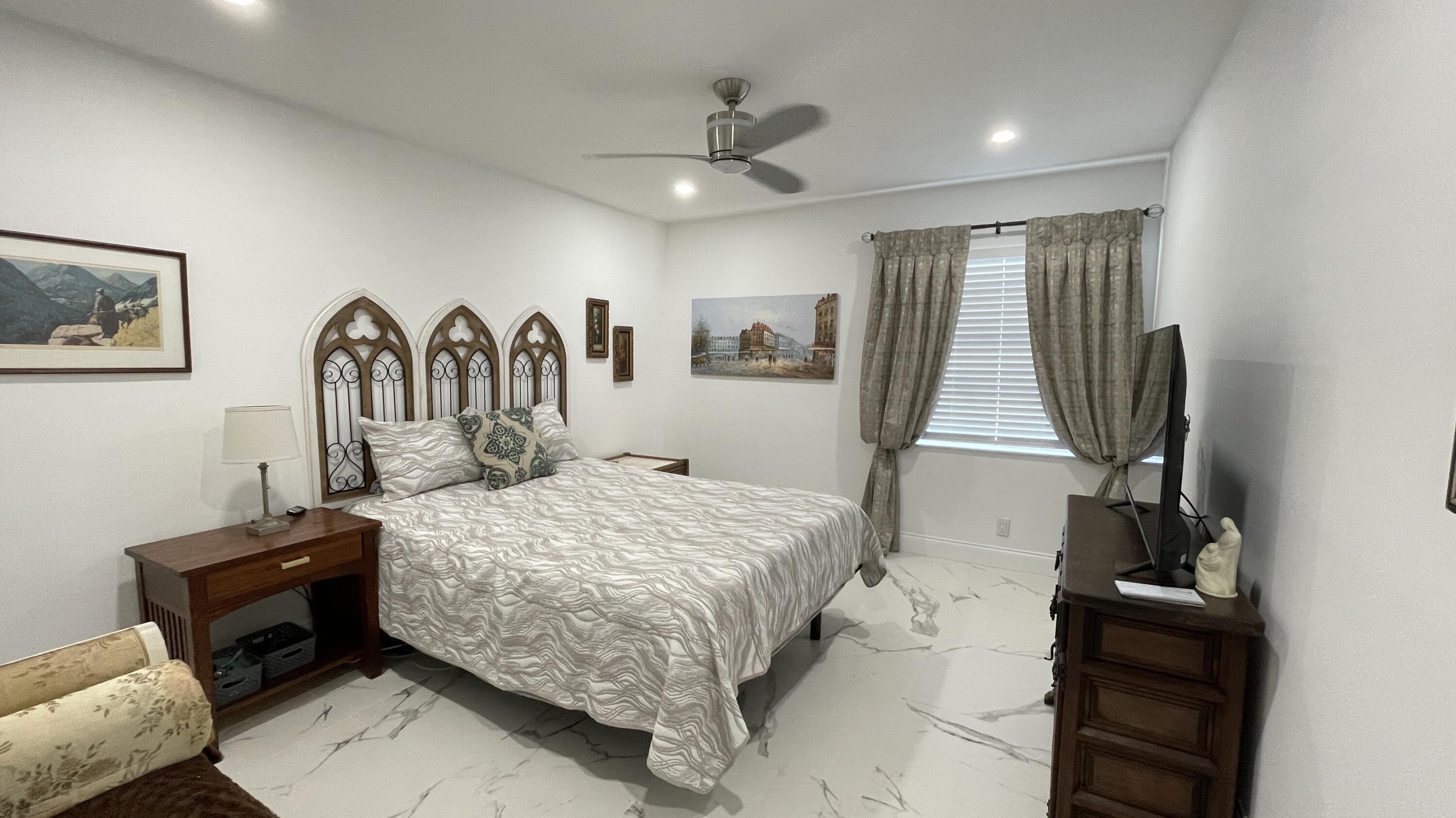 949 Normandy 949 Property Photo 6