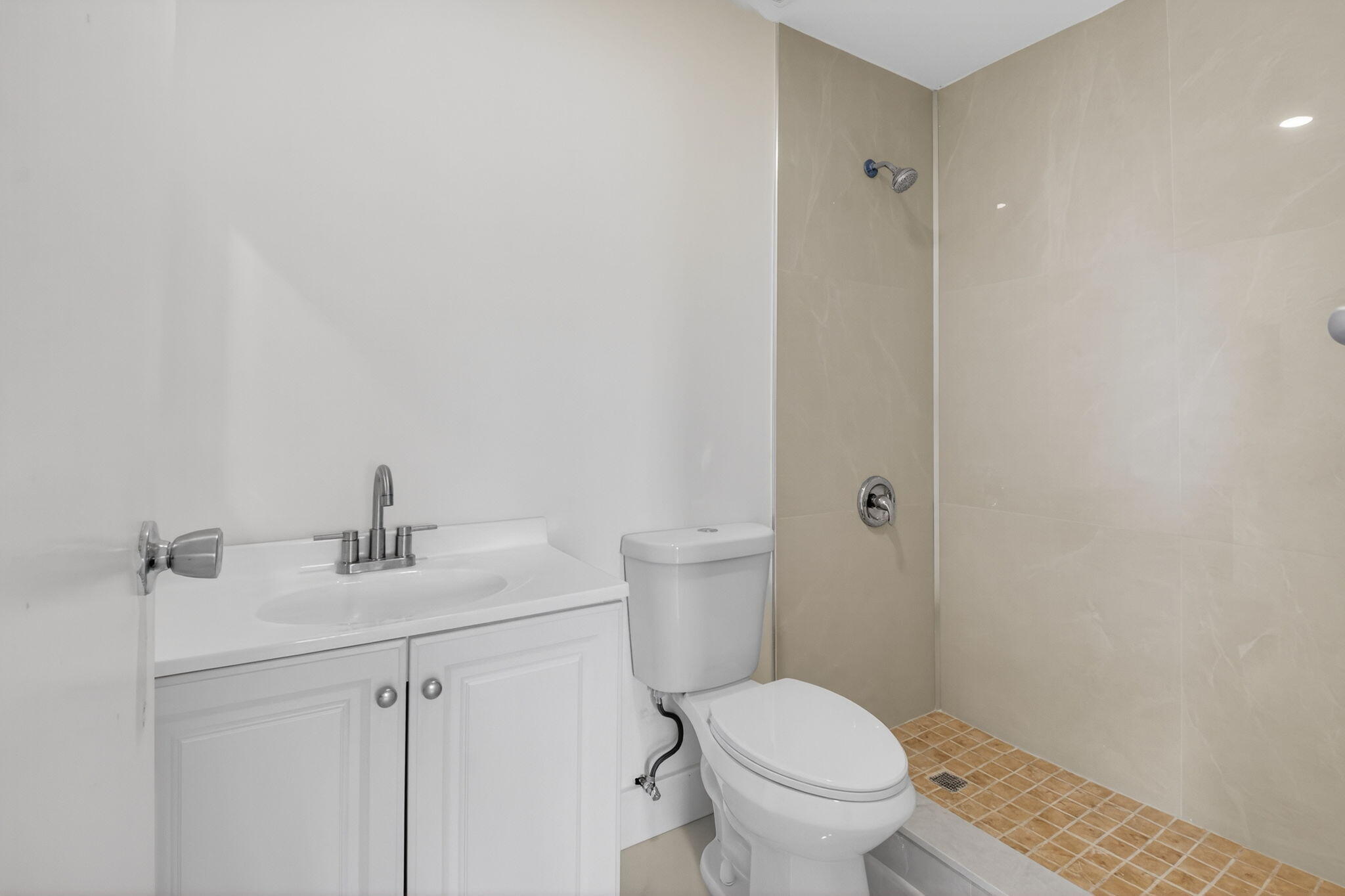 155 Seville G Property Photo 8