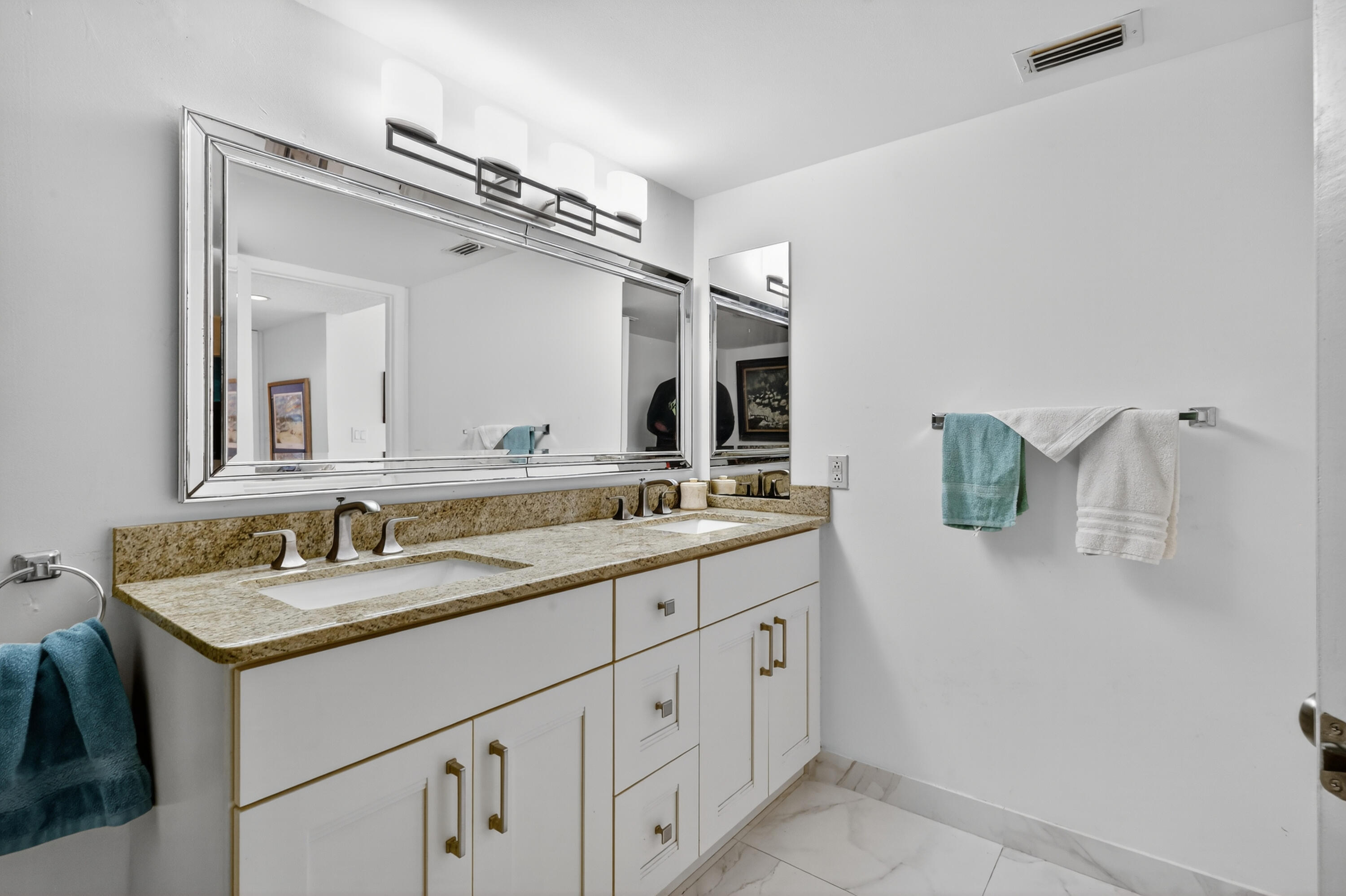 110 Half Moon Circle D2 Property Photo 13