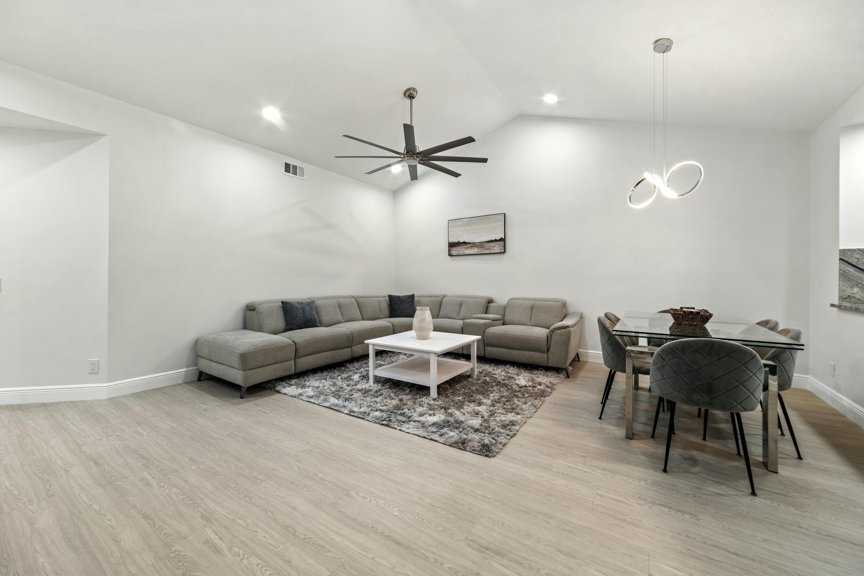 6553 Via Regina Property Photo 6