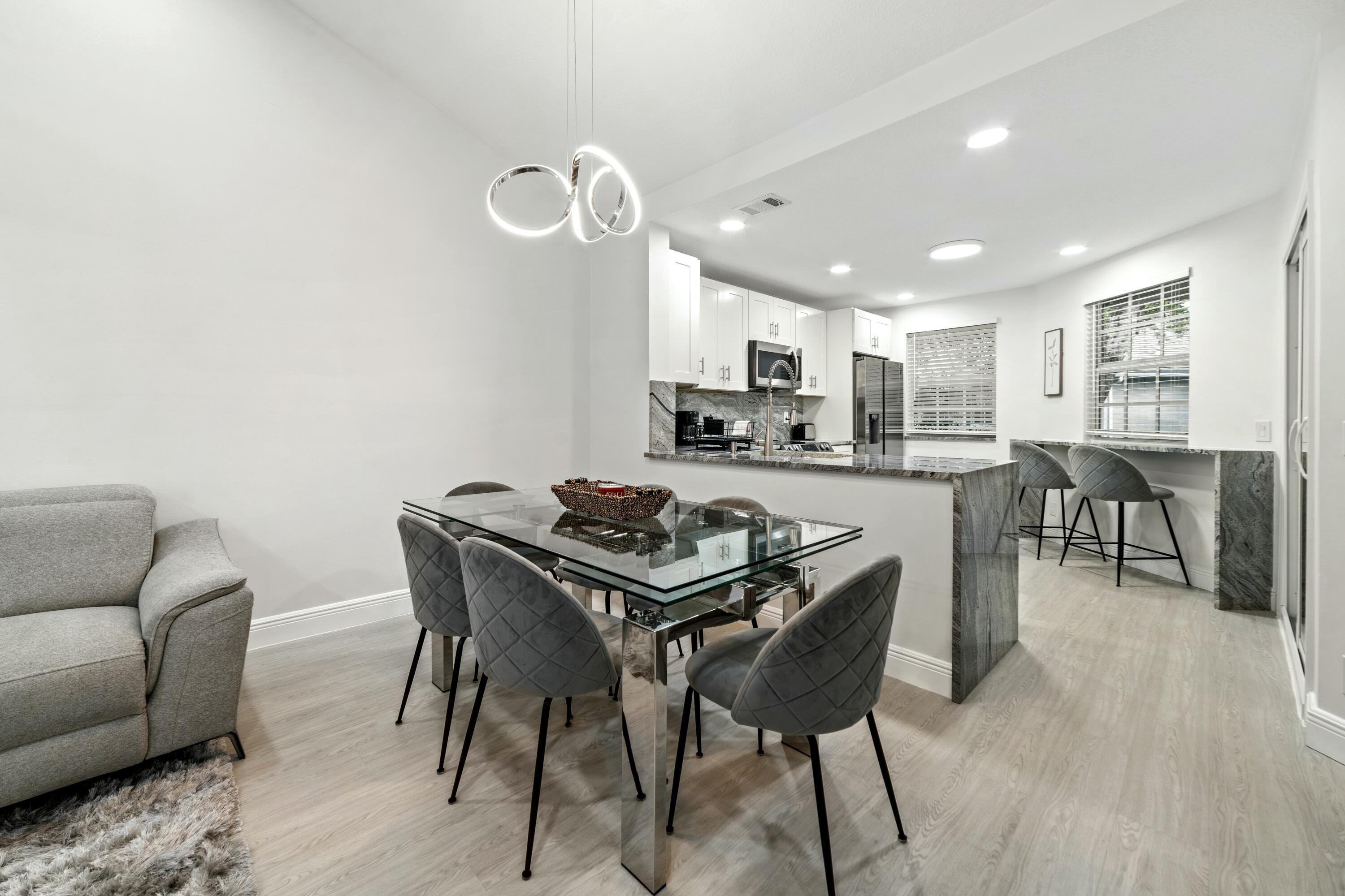 6553 Via Regina Property Photo 8