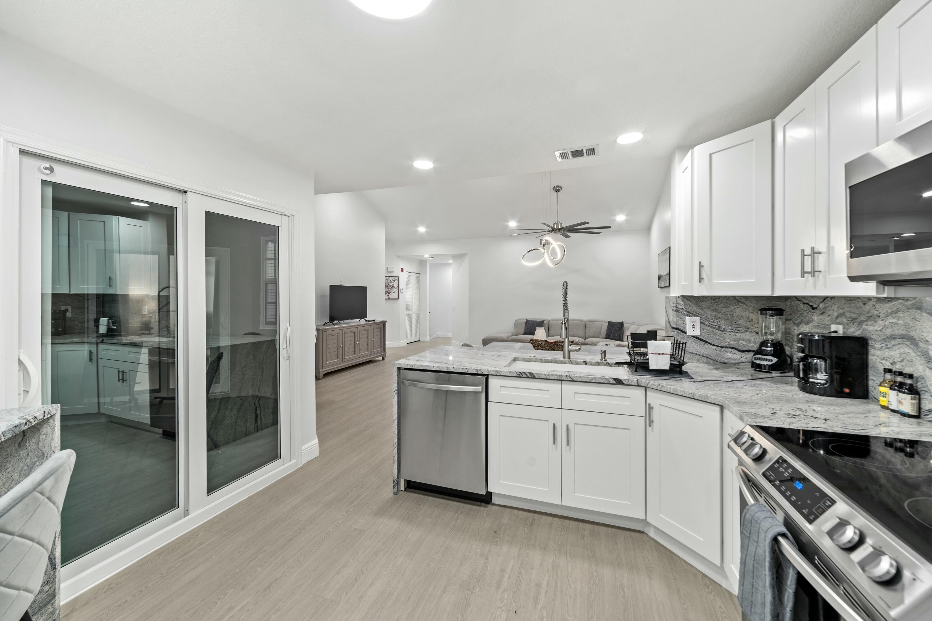 6553 Via Regina Property Photo 11