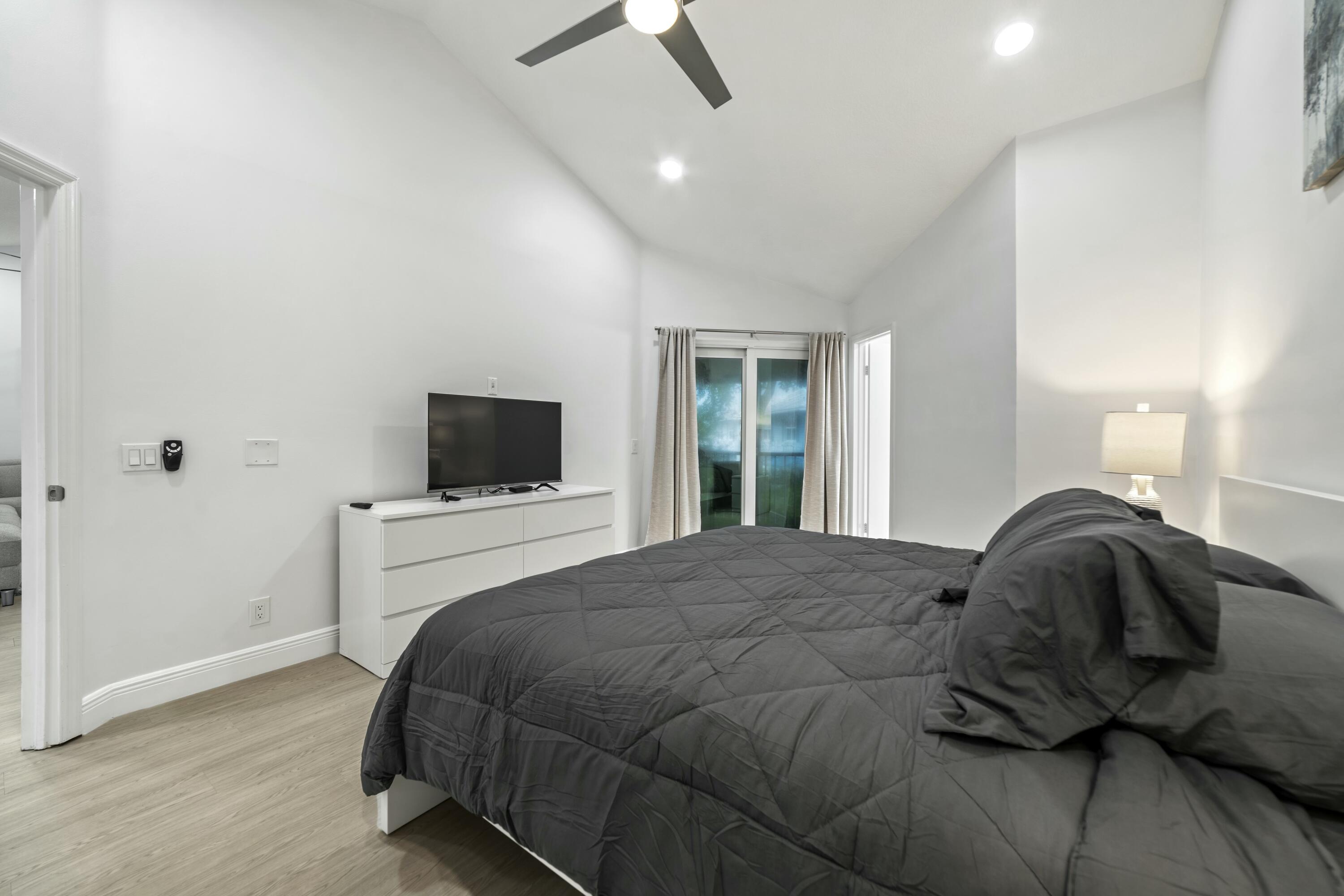 6553 Via Regina Property Photo 14
