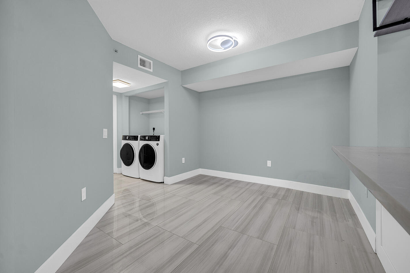 1010 Villa Circle Property Photo 4