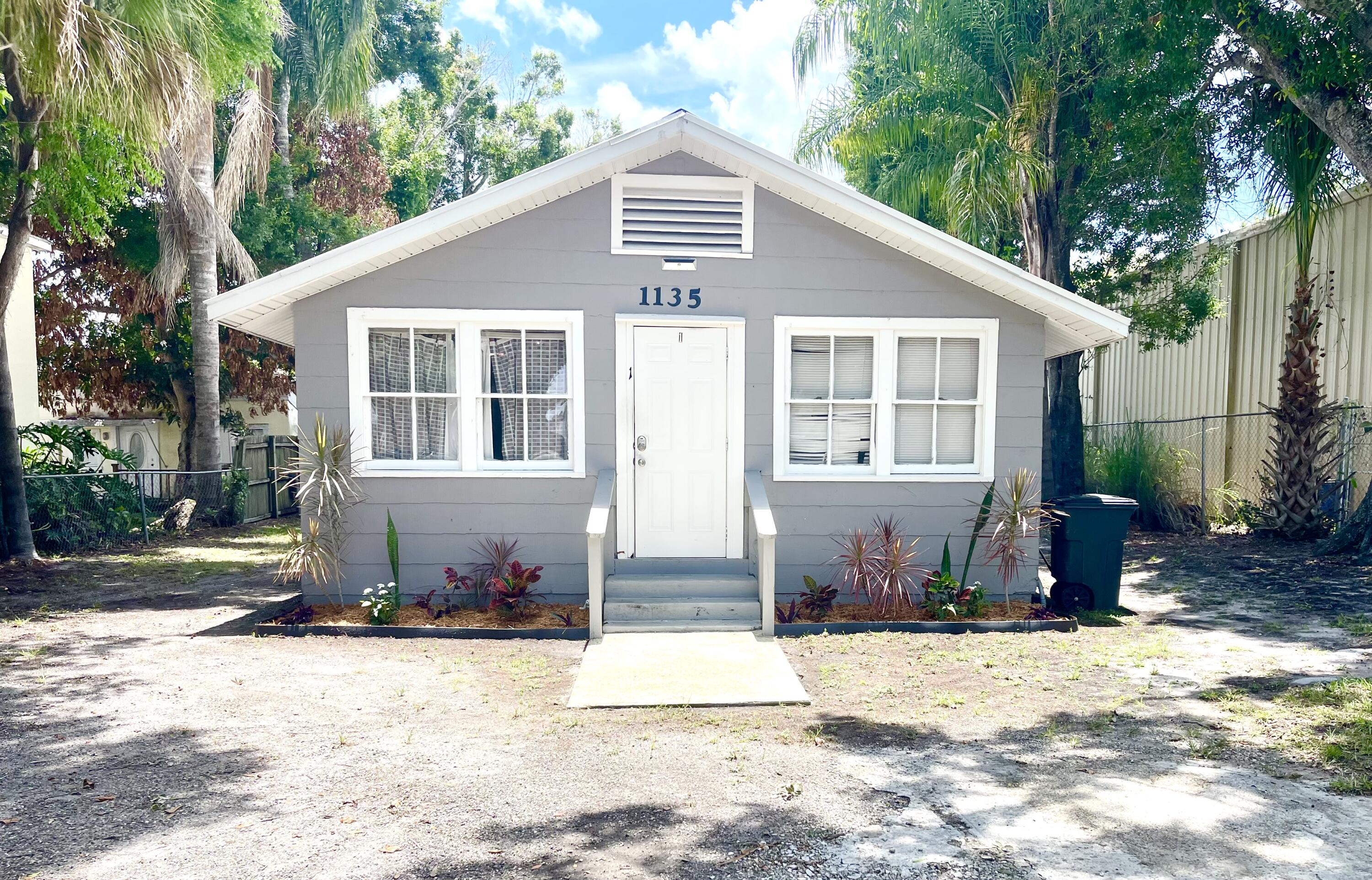 1135 17th Place Property Photo 2