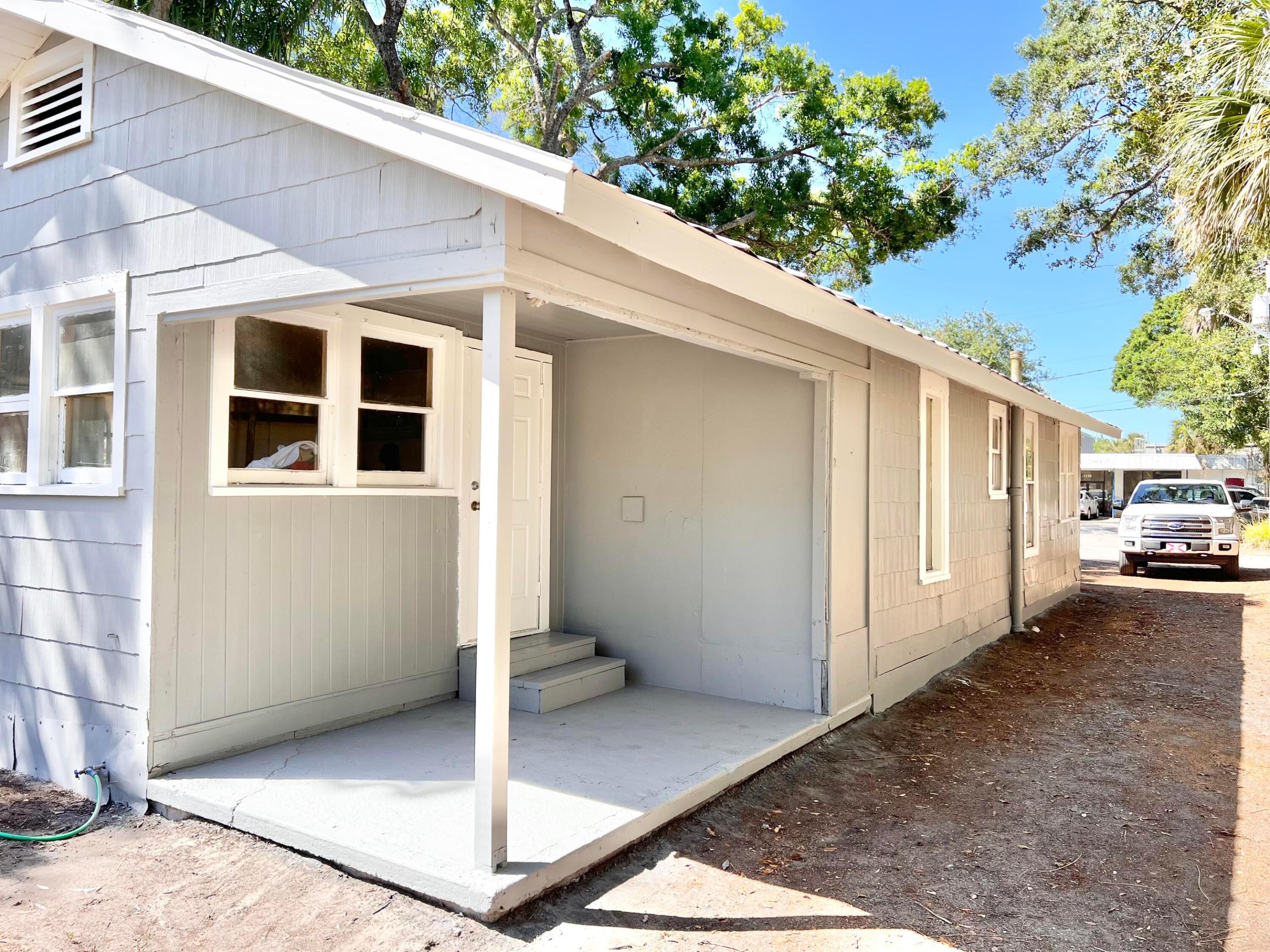 1135 17th Place Property Photo 3