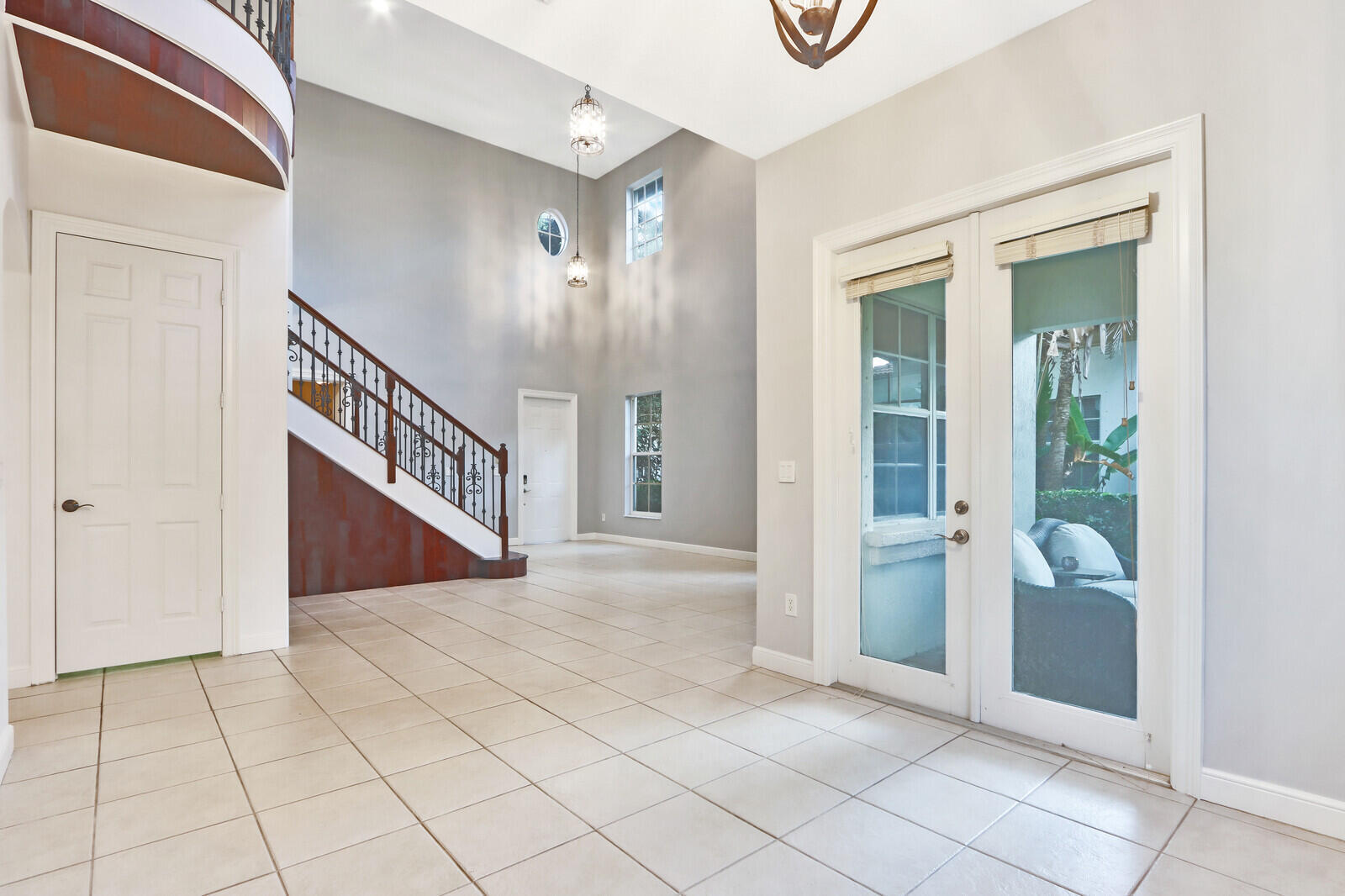 1904 Flower Drive Property Photo 9