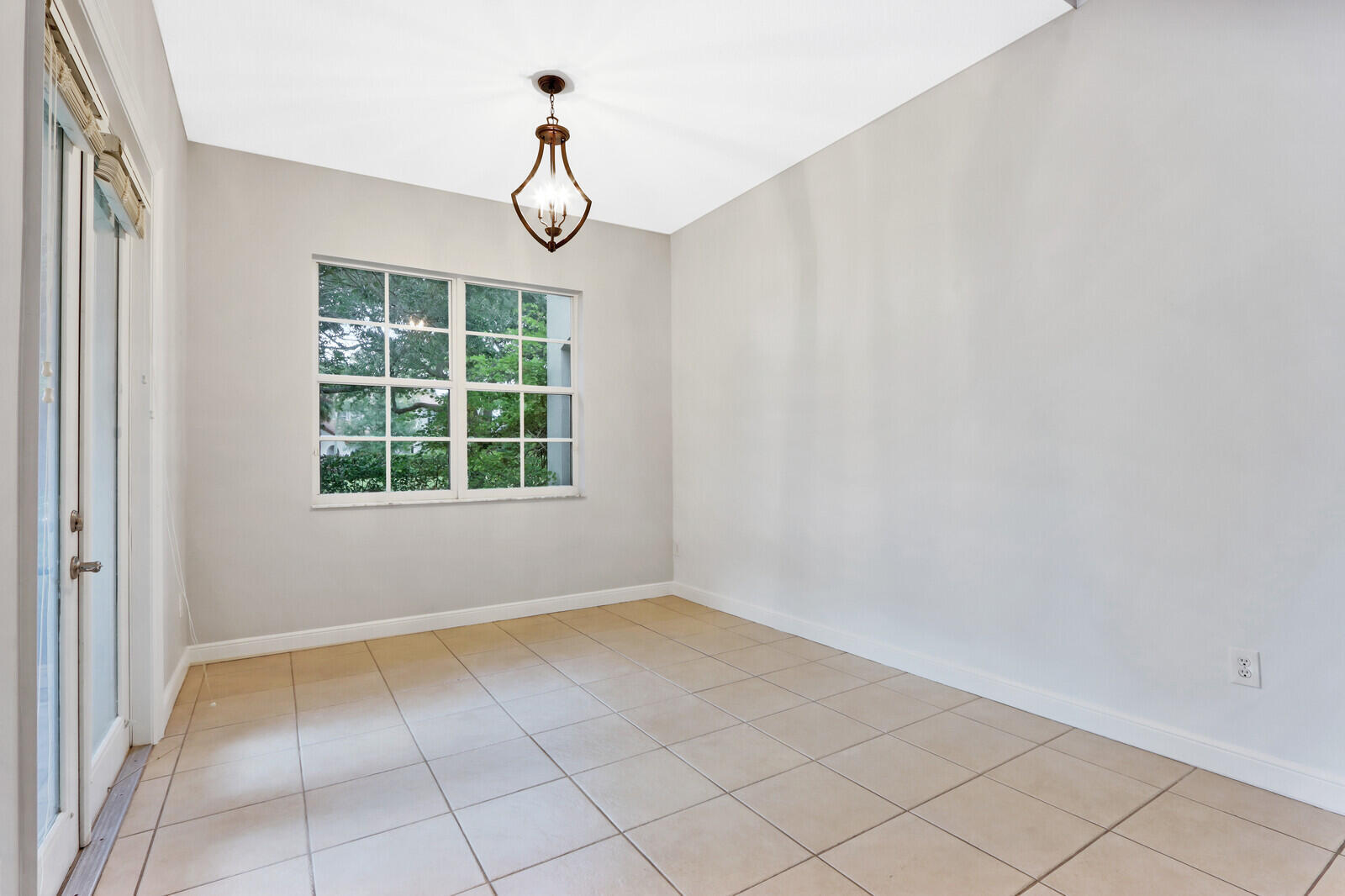 1904 Flower Drive Property Photo 10