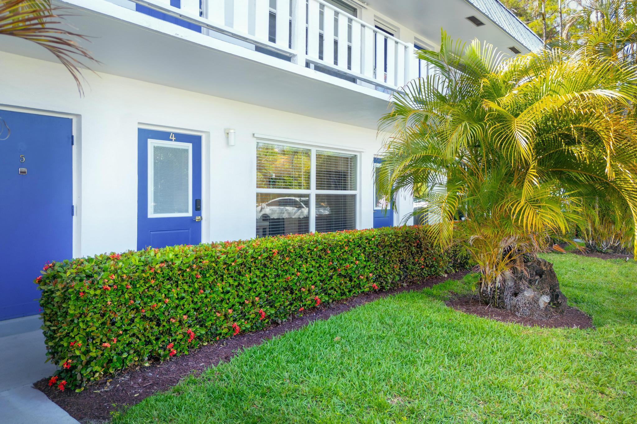 2929 Se Ocean Boulevard E4 Property Photo 2