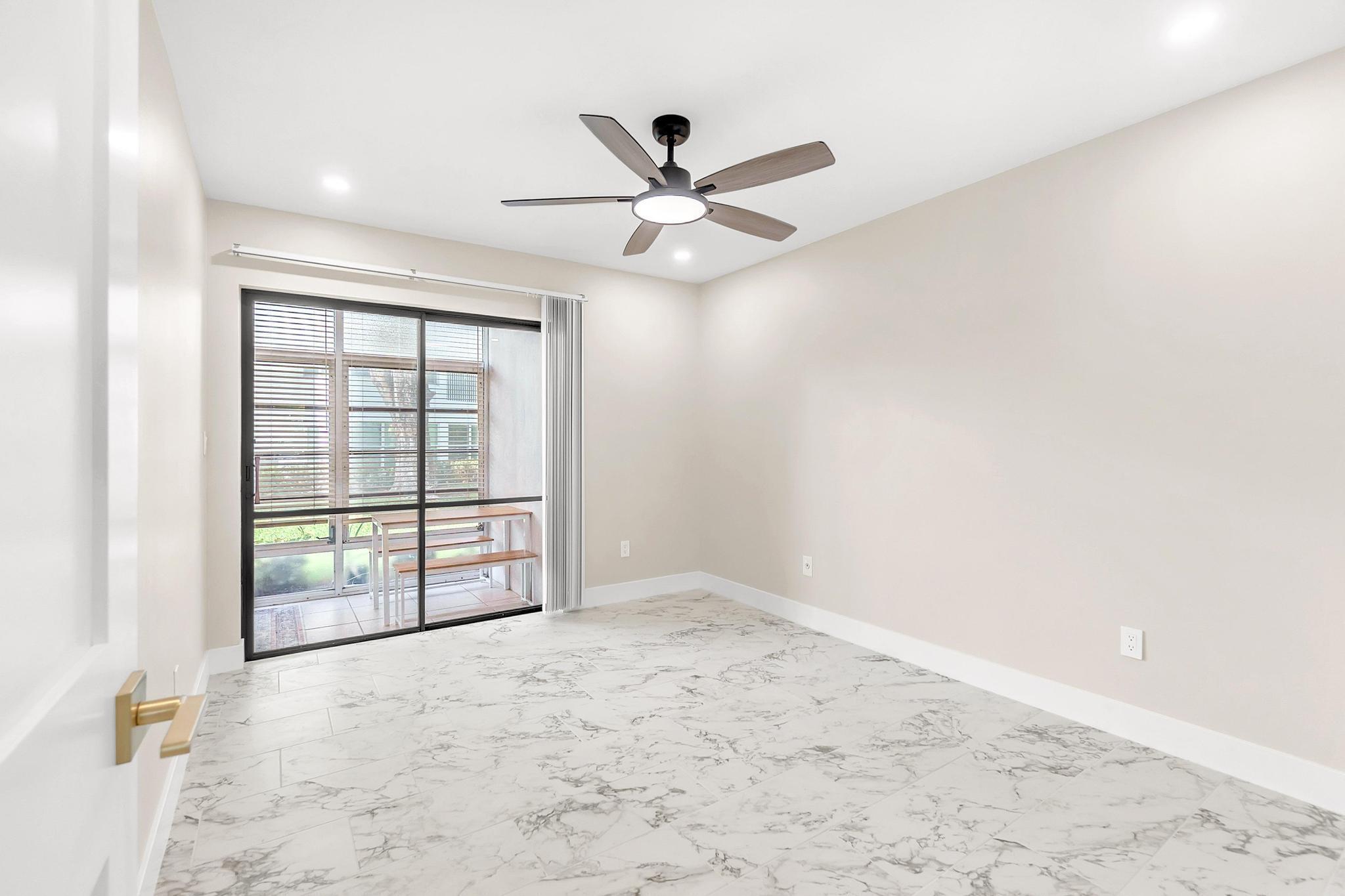 2929 Se Ocean Boulevard E4 Property Photo 17