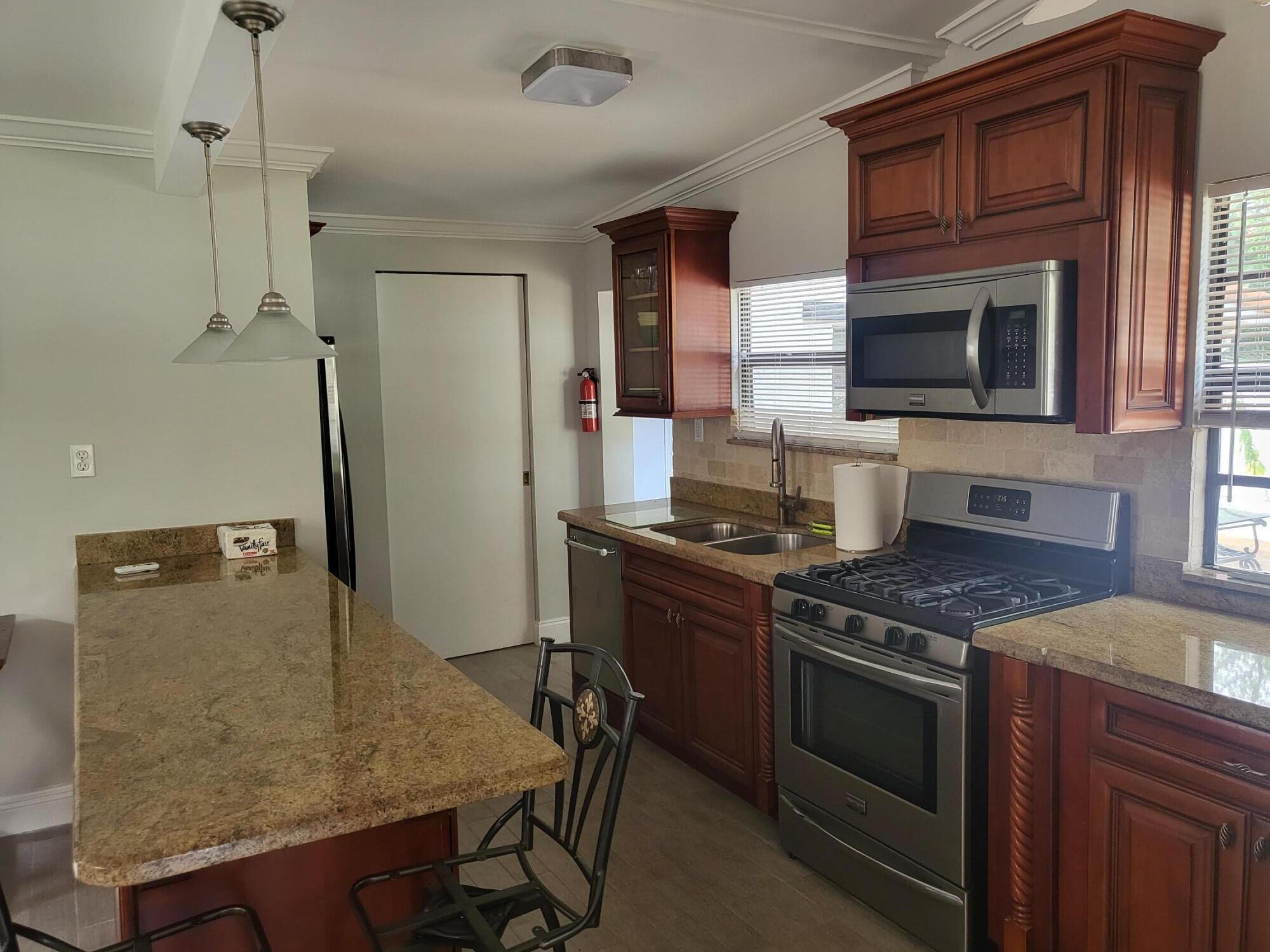 927 S Palmway Property Photo 6
