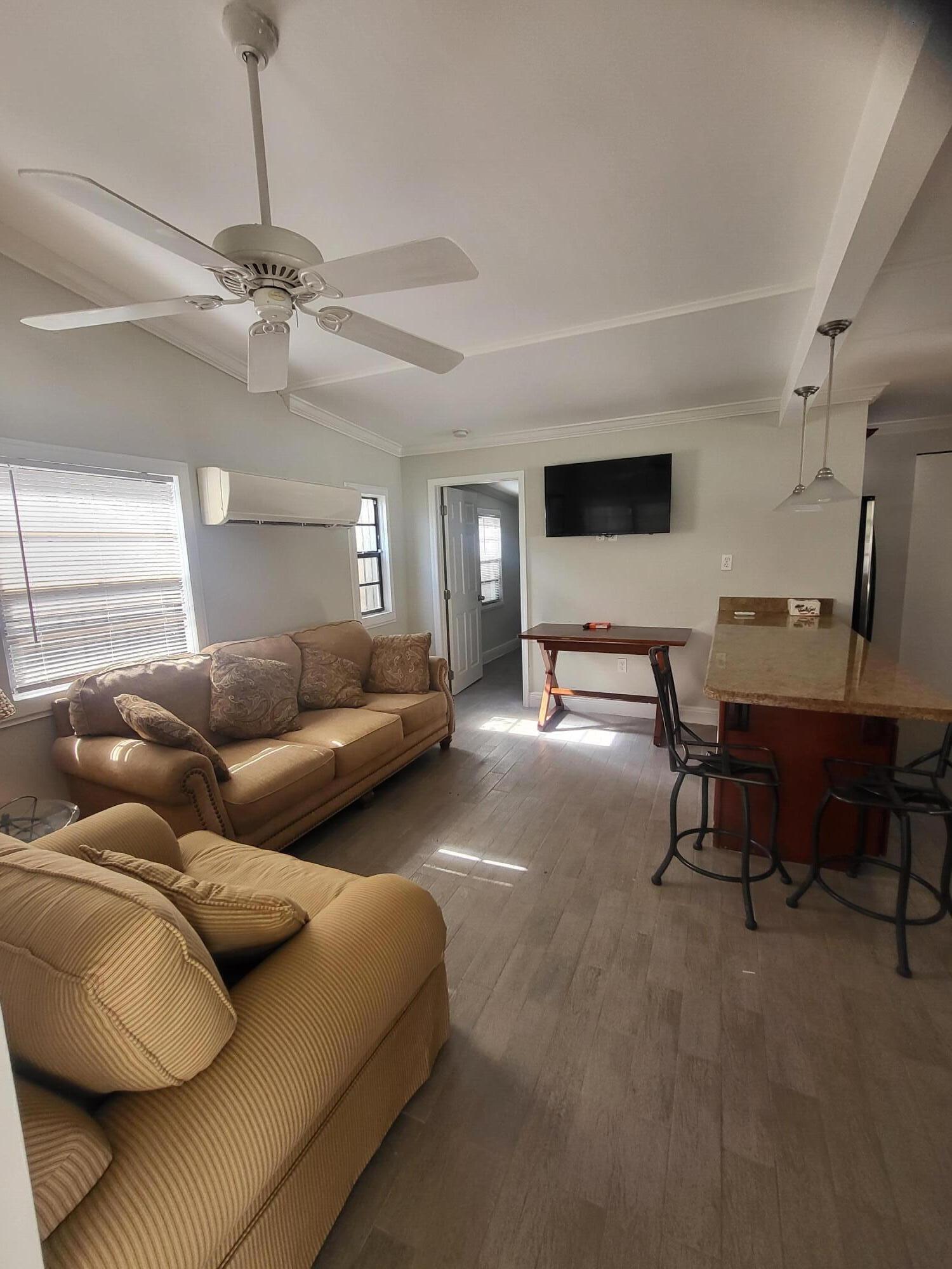 927 S Palmway Property Photo 8