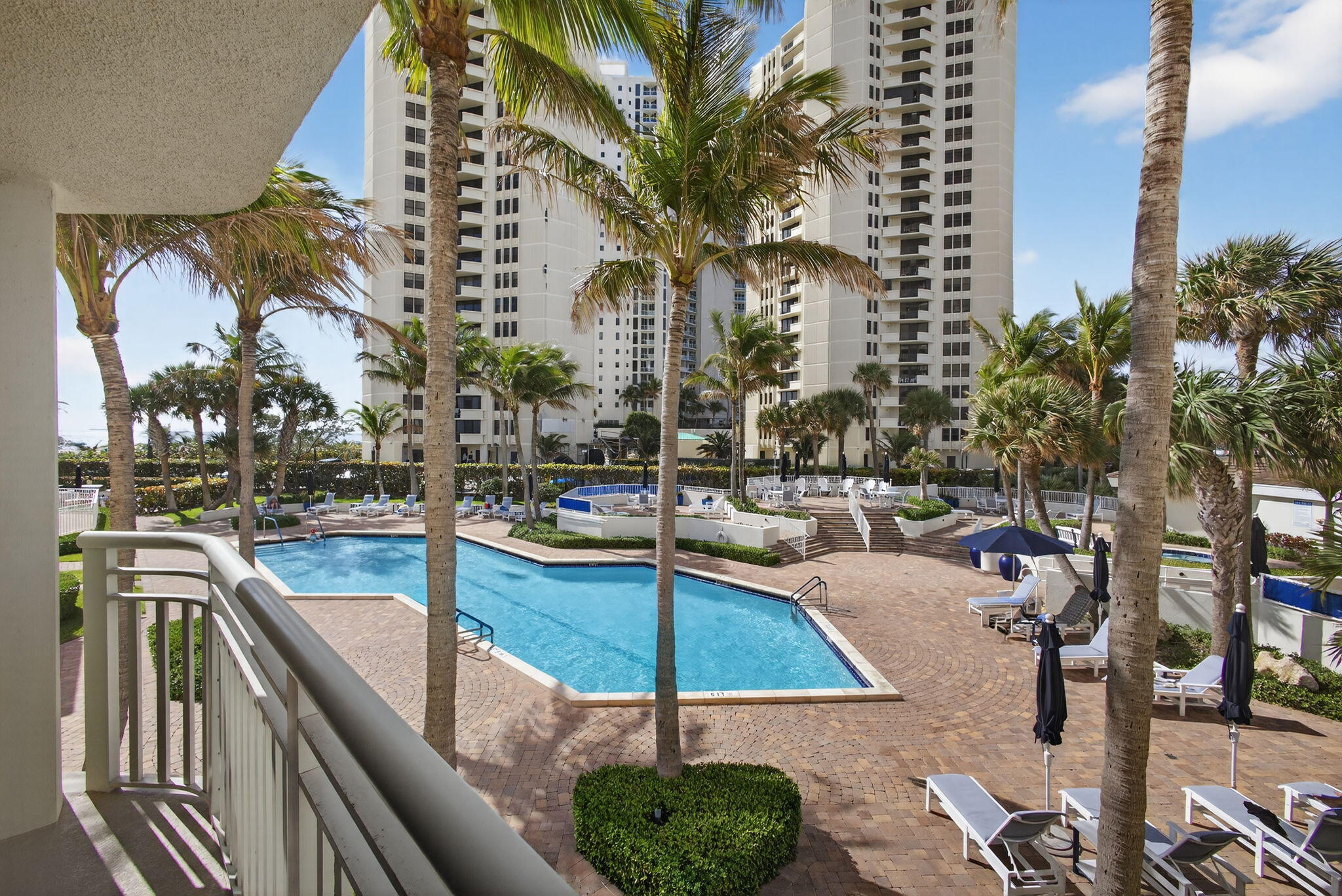 3000 N Ocean Drive 2 F Property Photo 9
