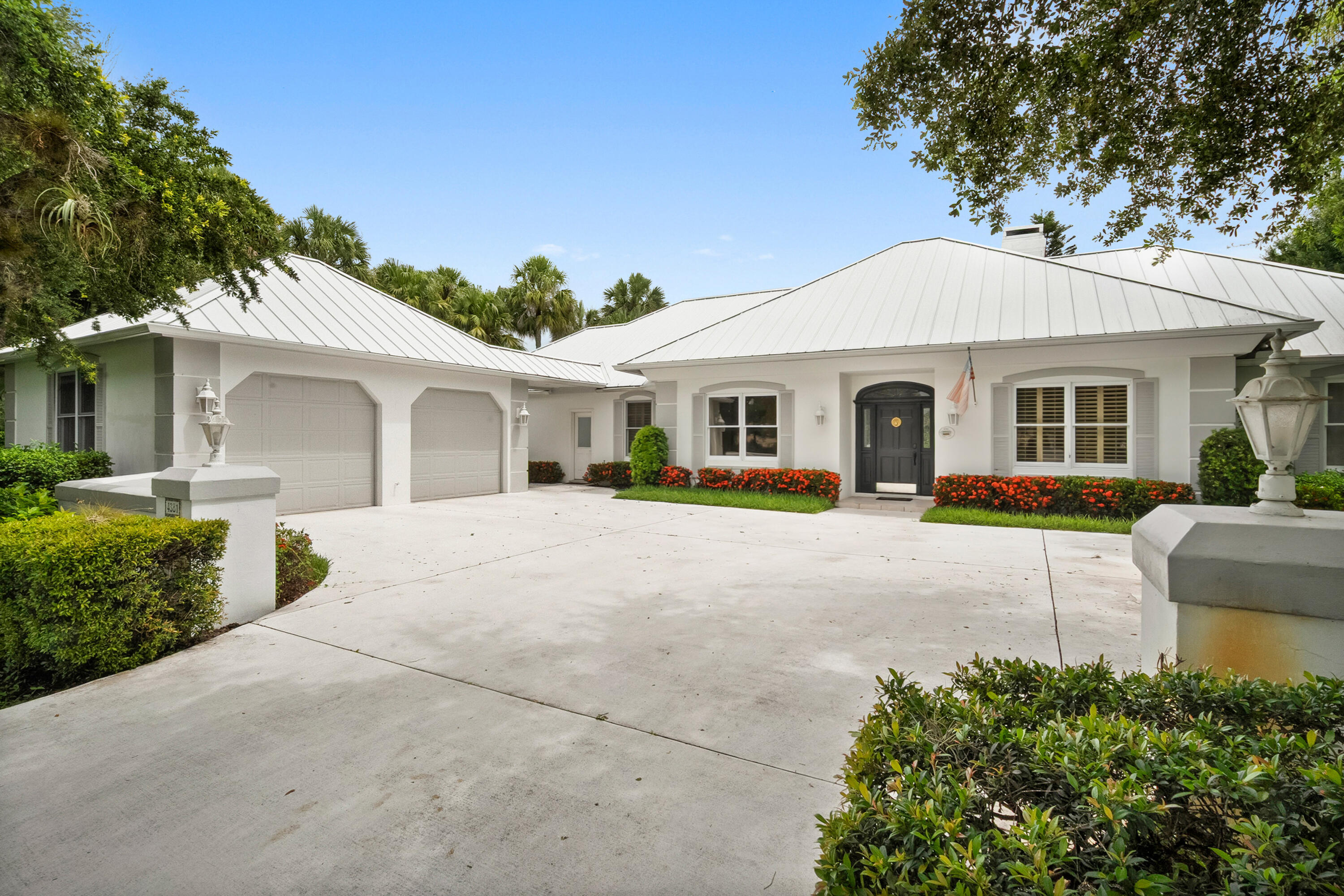 4381 SW Parkgate Boulevard Property Photo 1