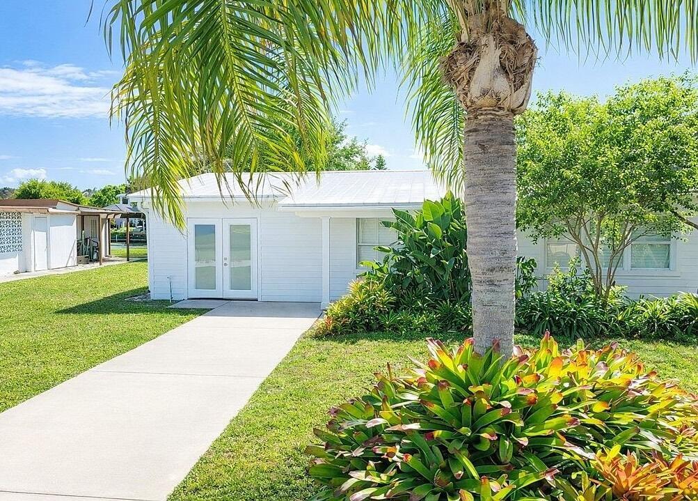 241 14th Place Property Photo 3