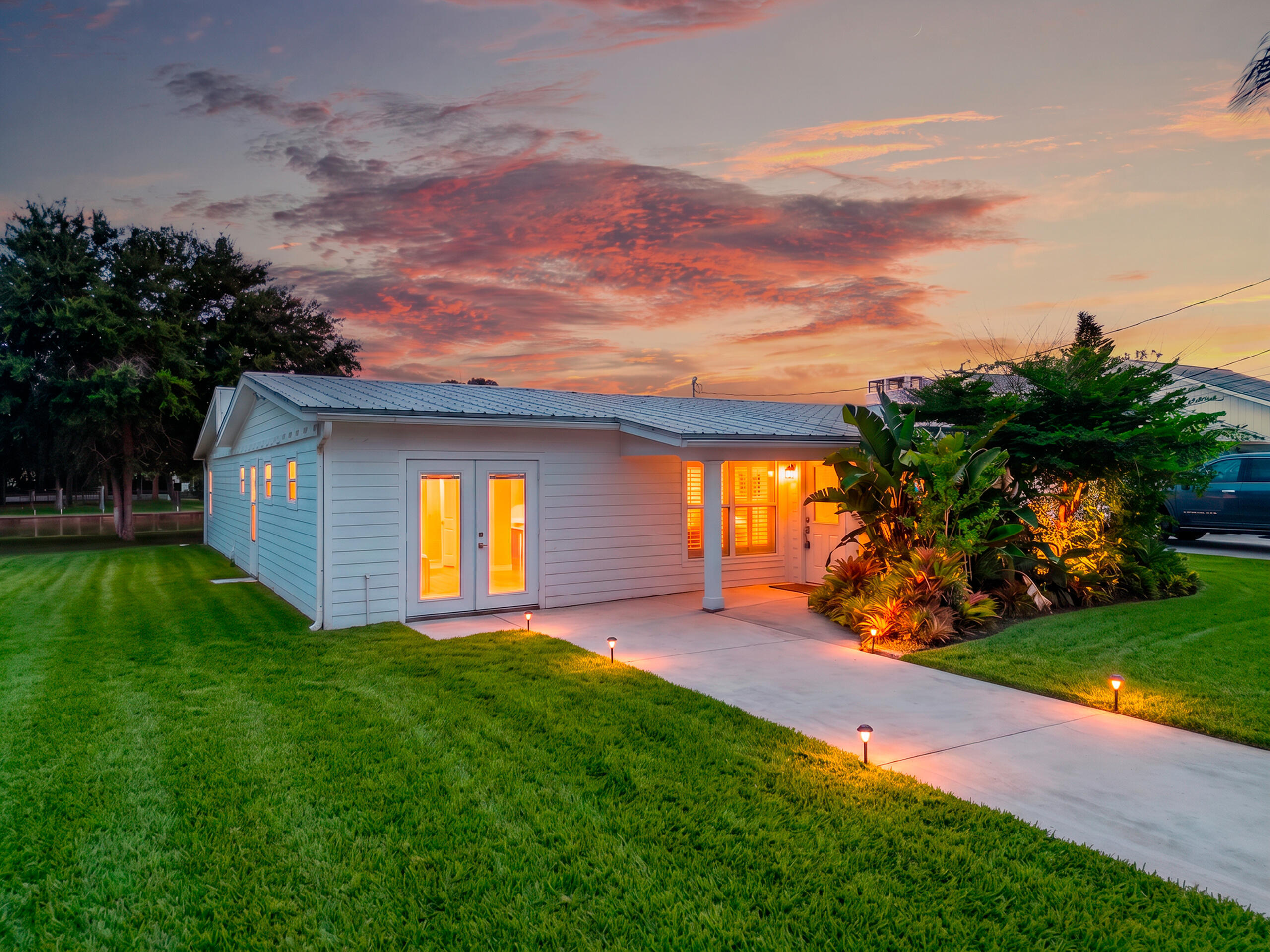 241 14th Place Property Photo 4