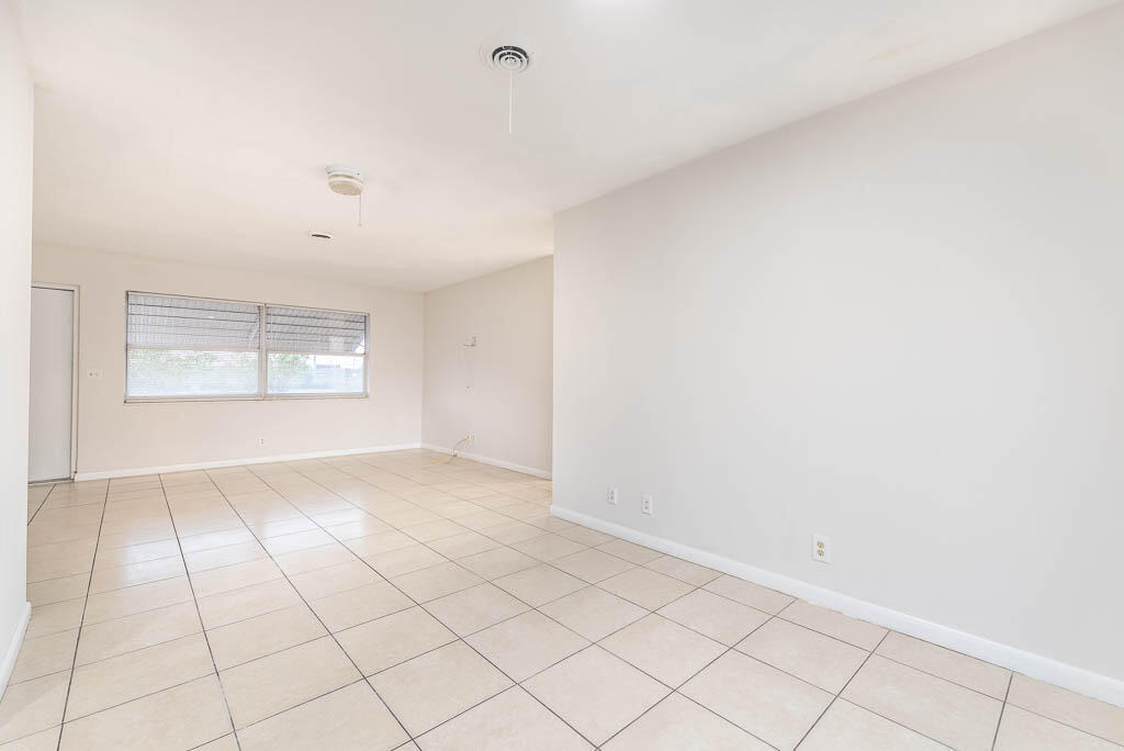 1302 S Congress Avenue Property Photo 16