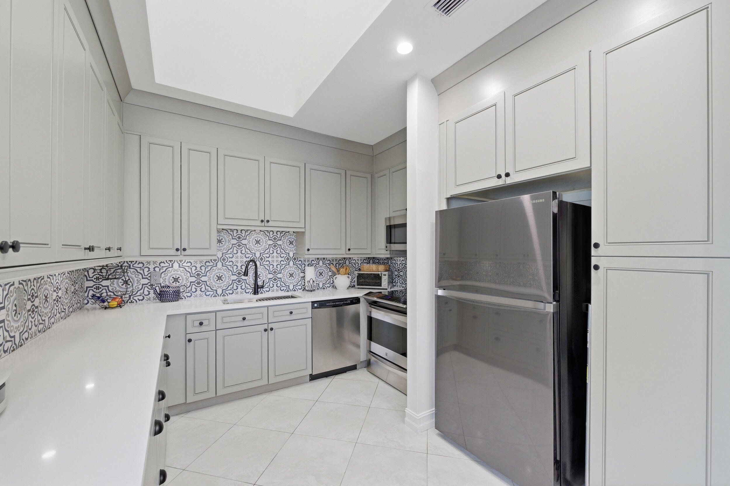 47 N Lakeshore Drive Property Photo 8
