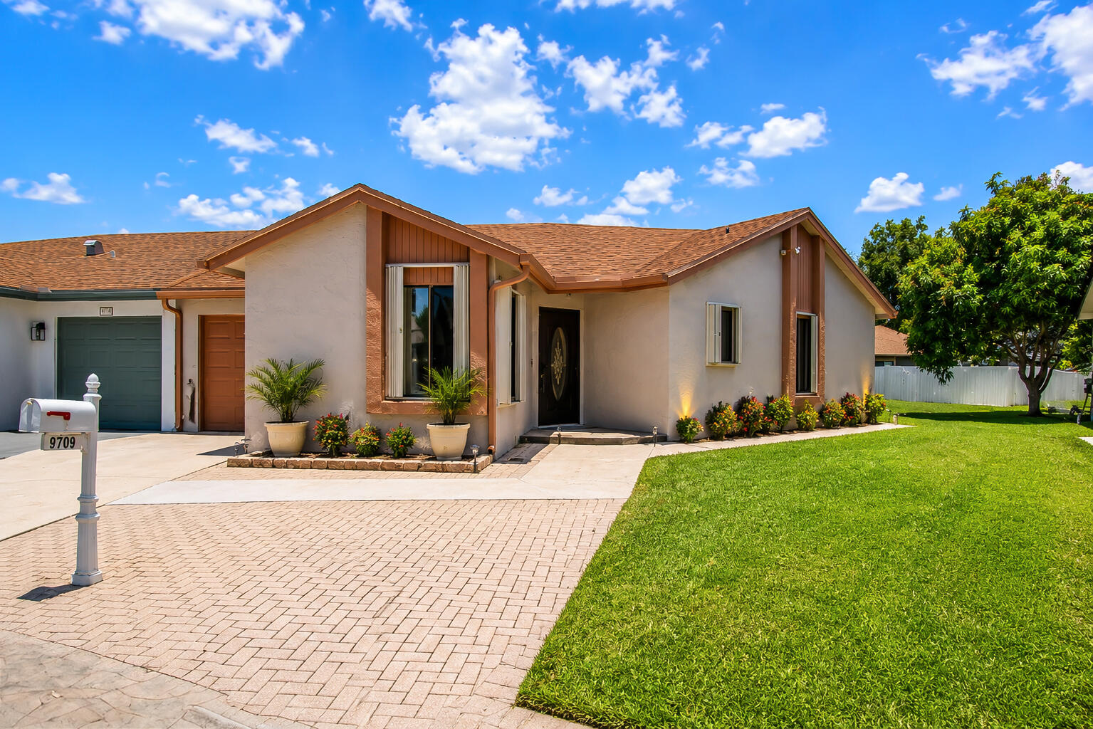 9709 Sunny Isle Circle Property Photo 1
