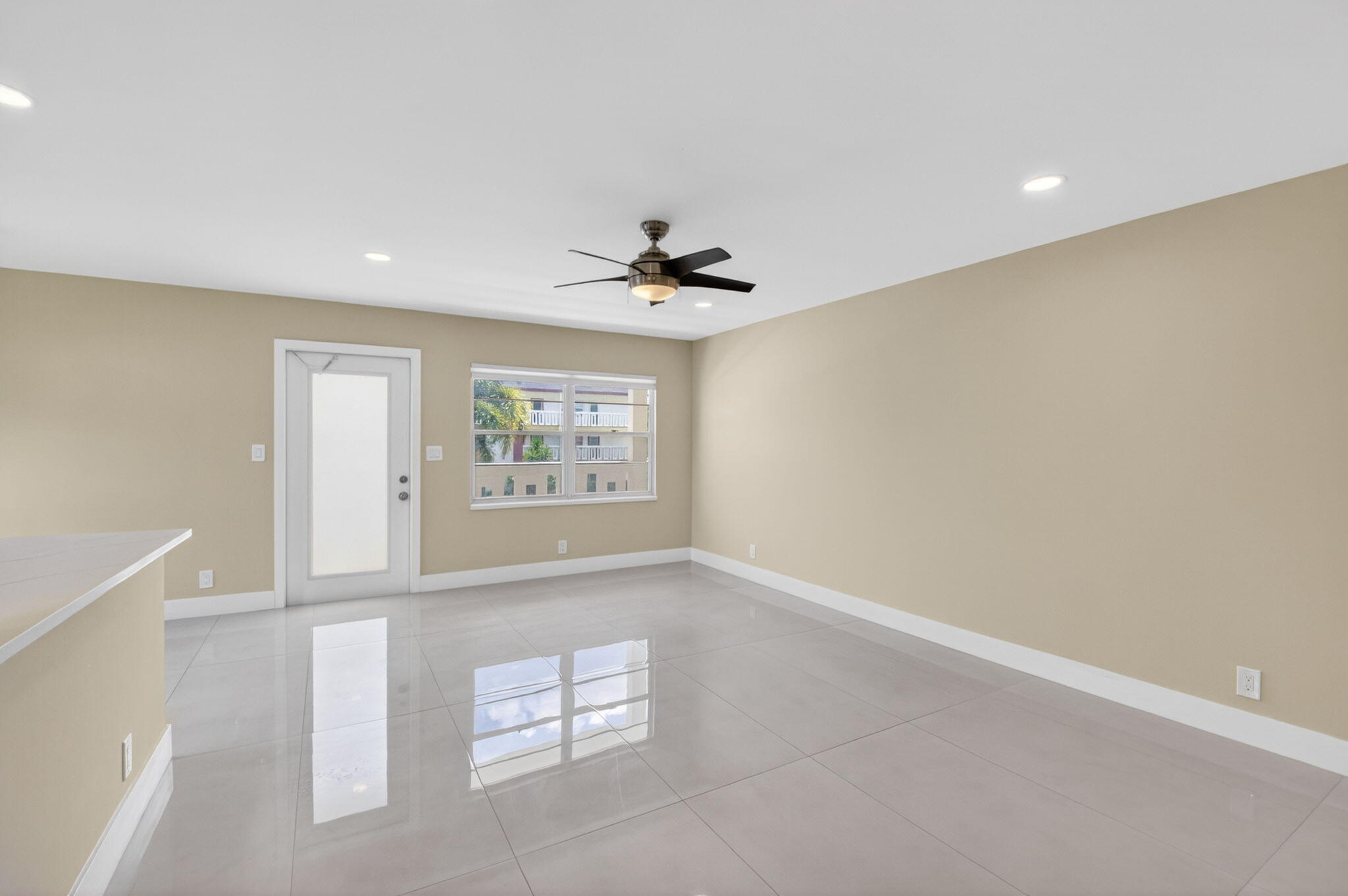 144 Fanshaw D Property Photo 6