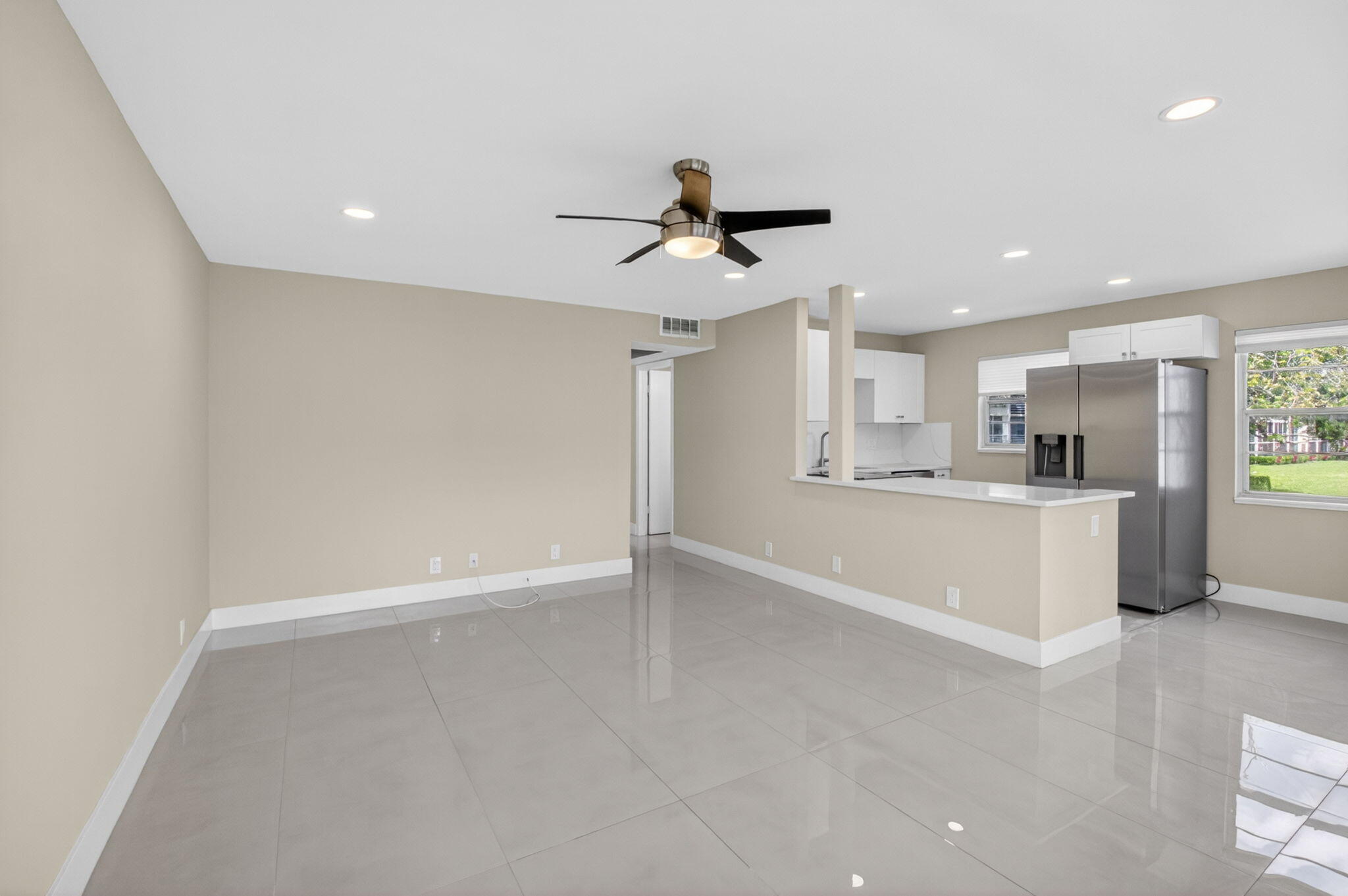 144 Fanshaw D Property Photo 8