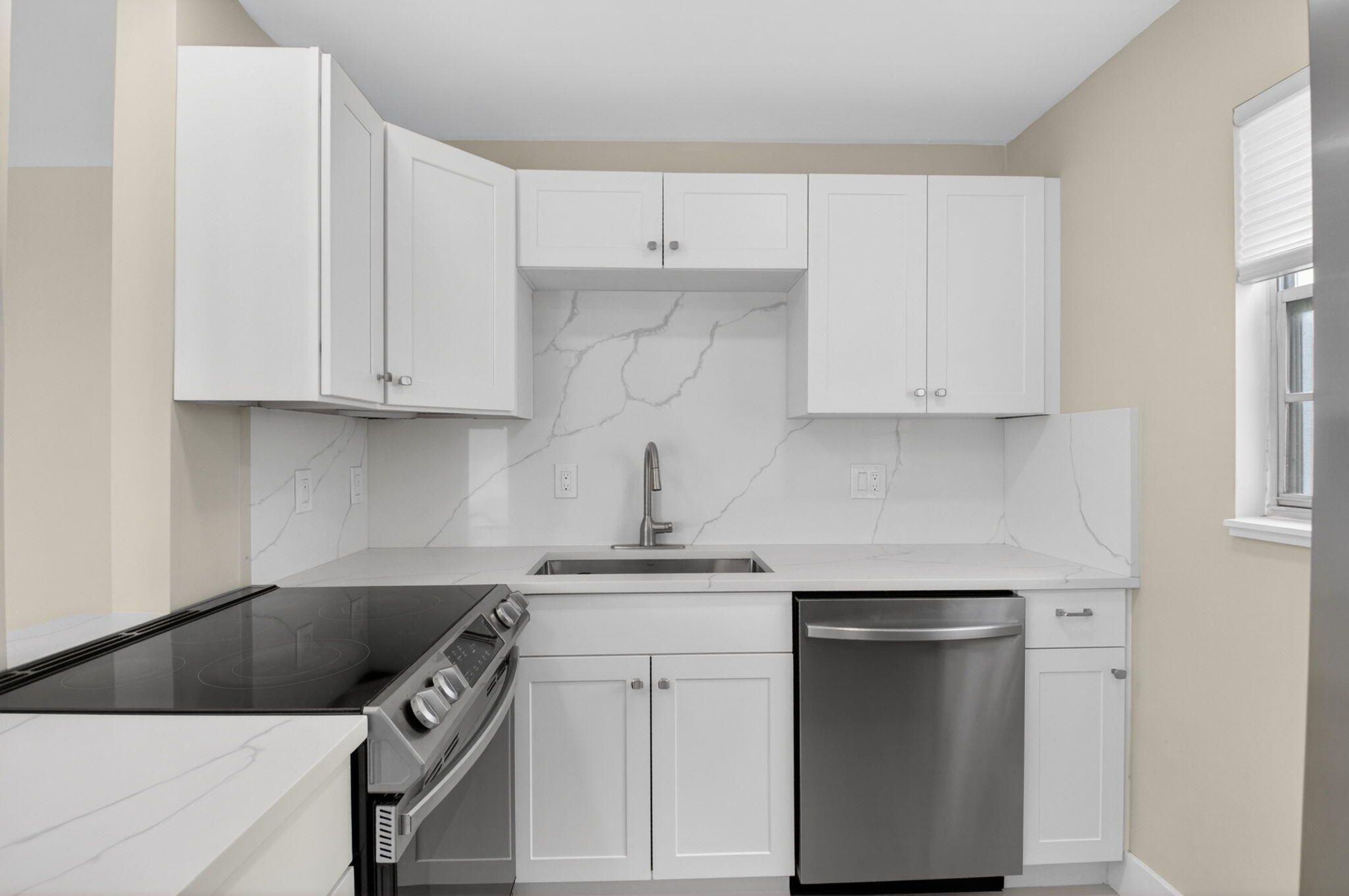 144 Fanshaw D Property Photo 16
