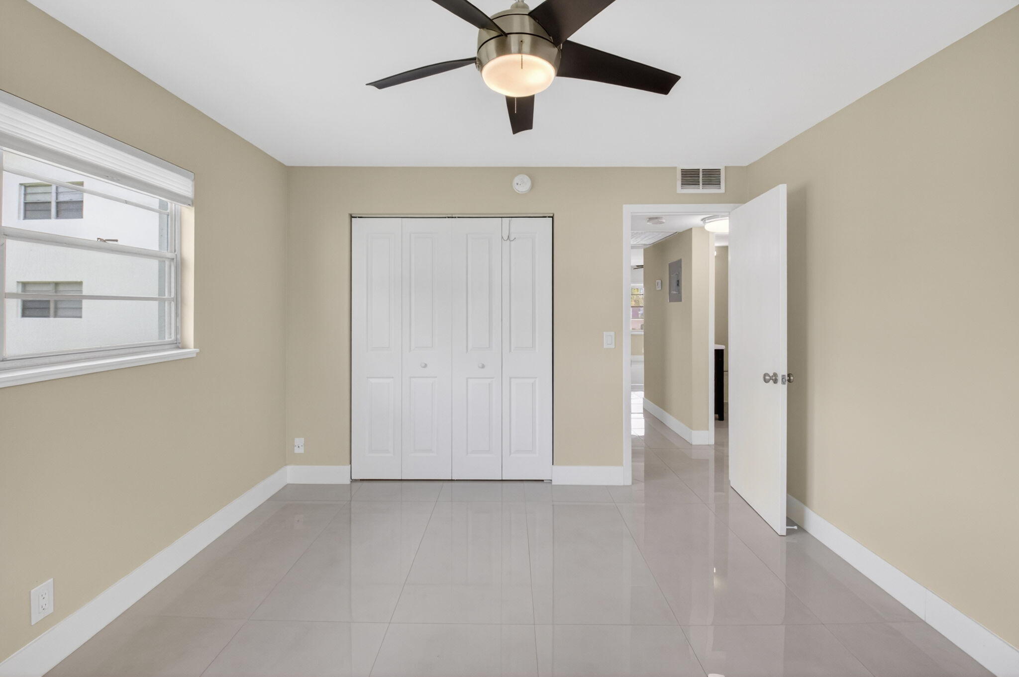 144 Fanshaw D Property Photo 32