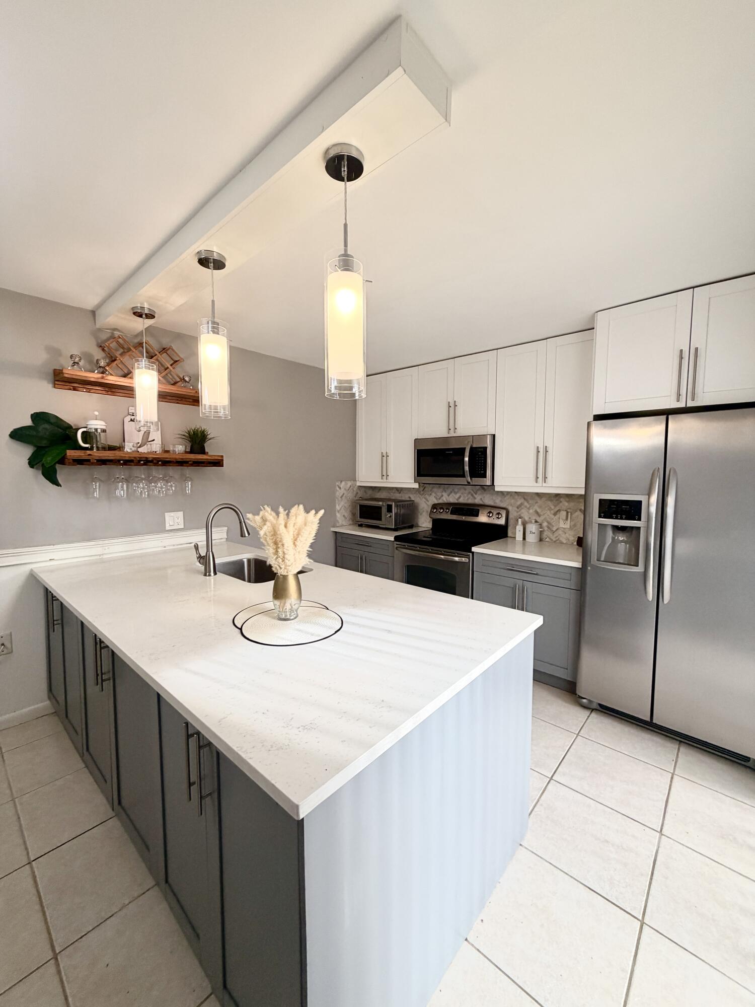 812 8th Way Property Photo 10
