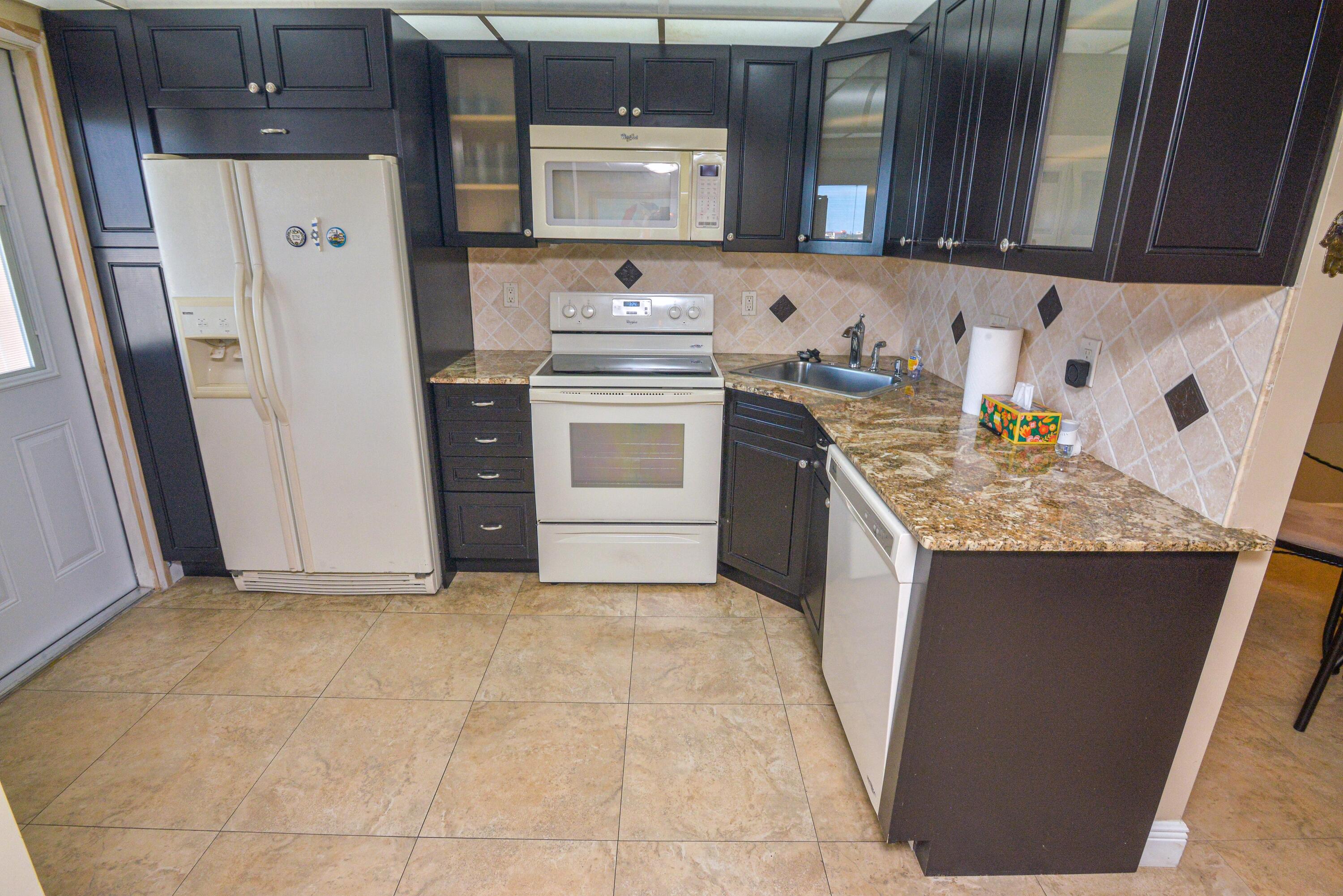 2661 S Course Drive 707 Property Photo 3