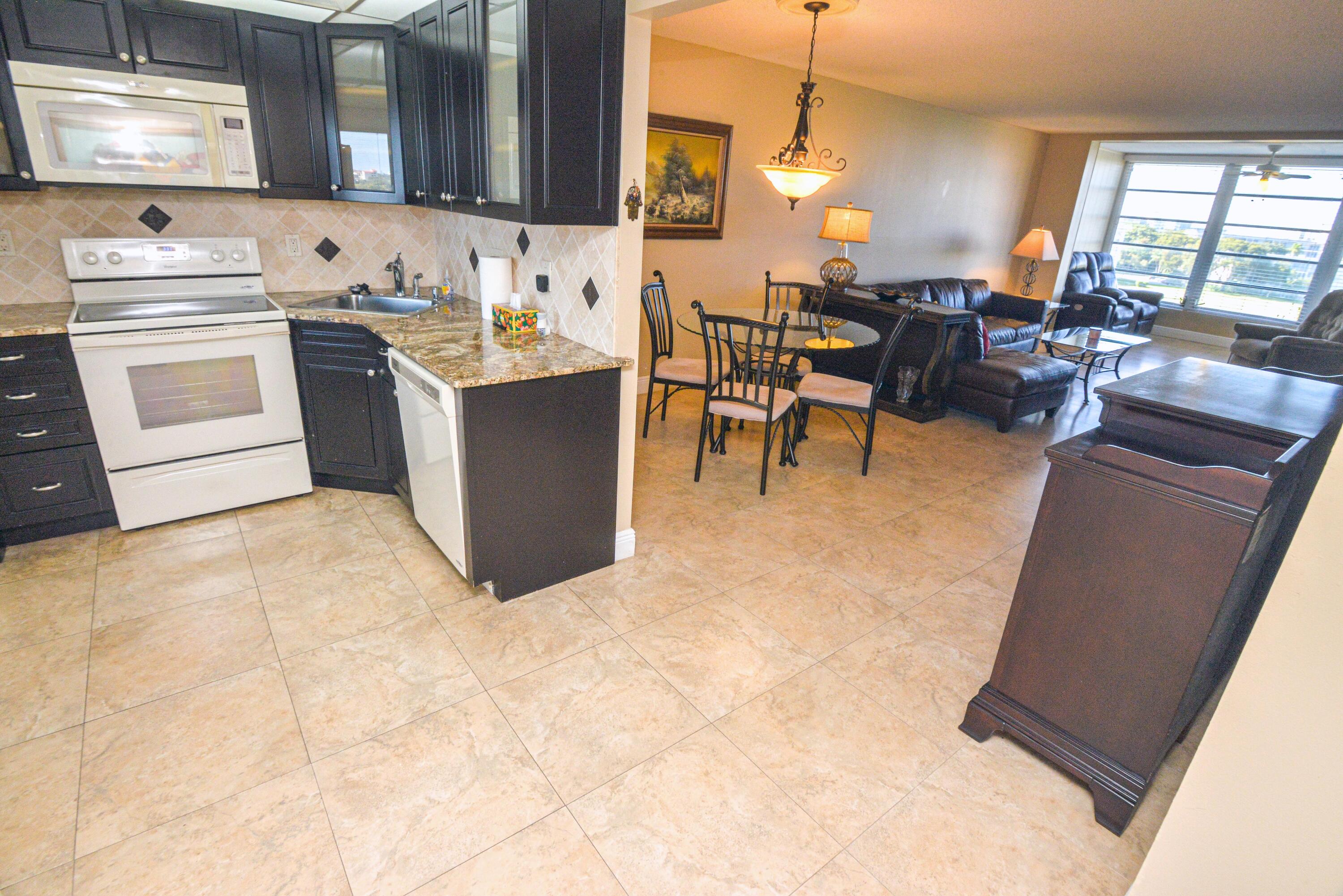 2661 S Course Drive 707 Property Photo 4