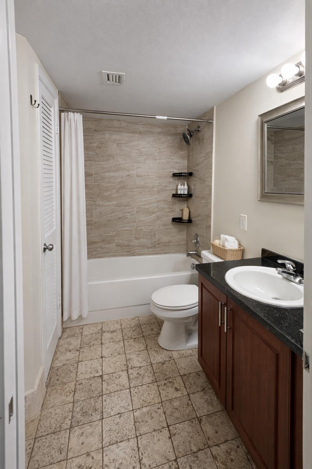 2837 N Course Drive 202 Property Photo 15