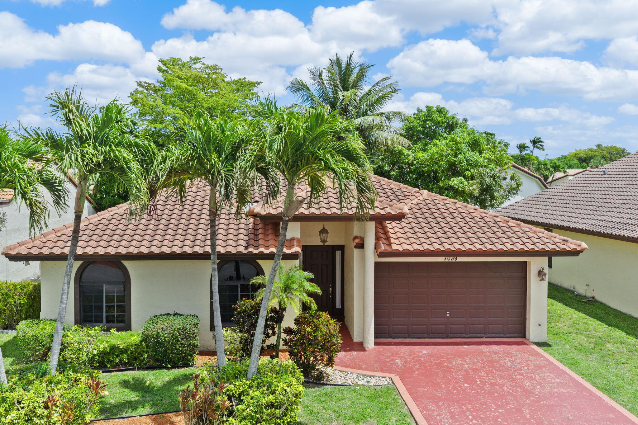 7039 Golf Pointe Circle Property Photo 1