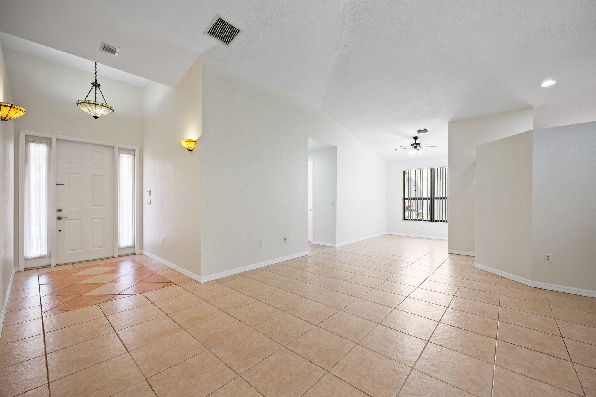 7039 Golf Pointe Circle Property Photo 4