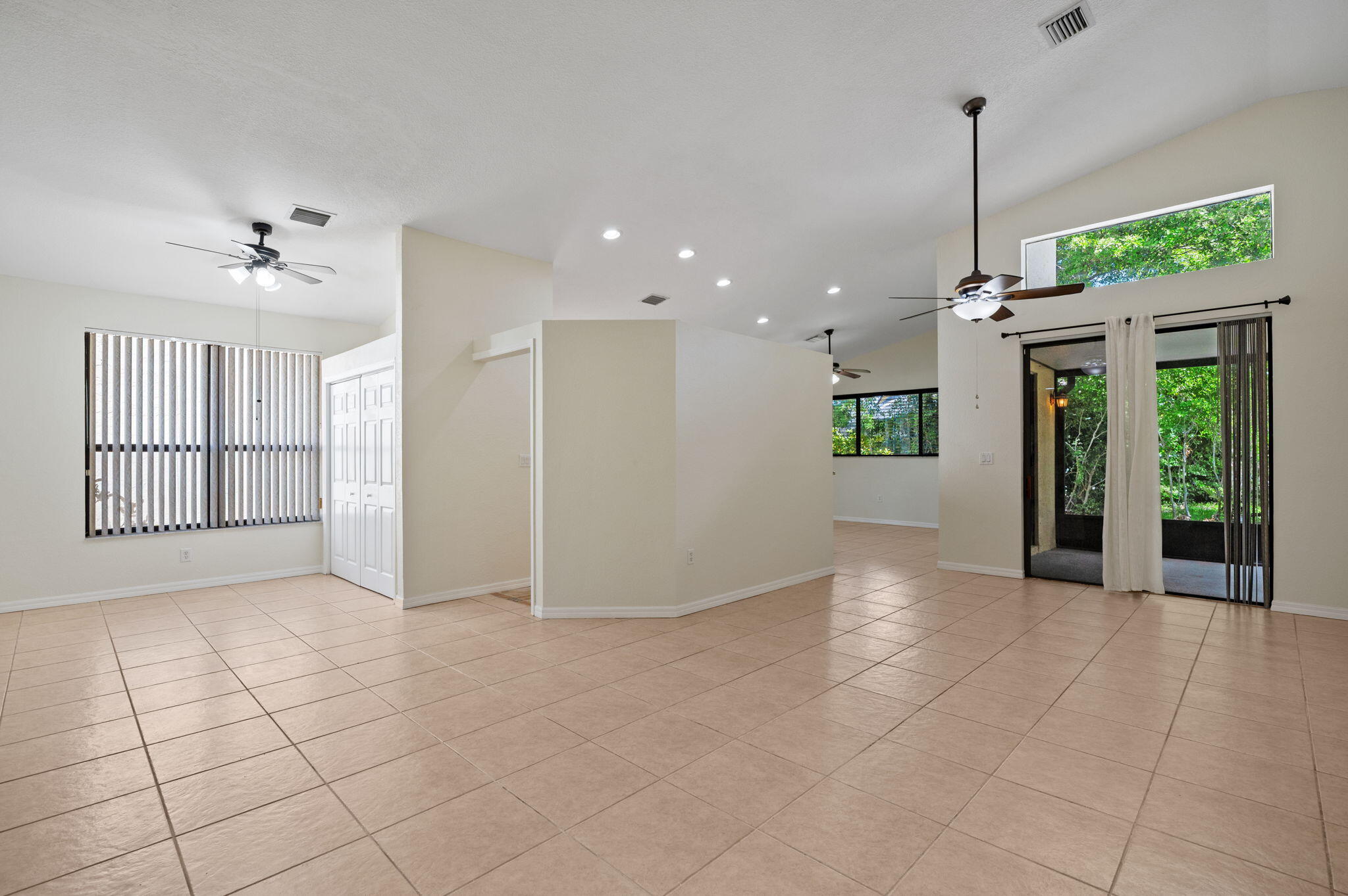 7039 Golf Pointe Circle Property Photo 5