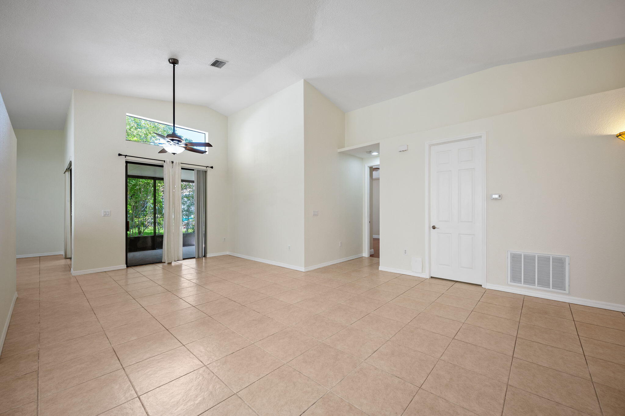 7039 Golf Pointe Circle Property Photo 6