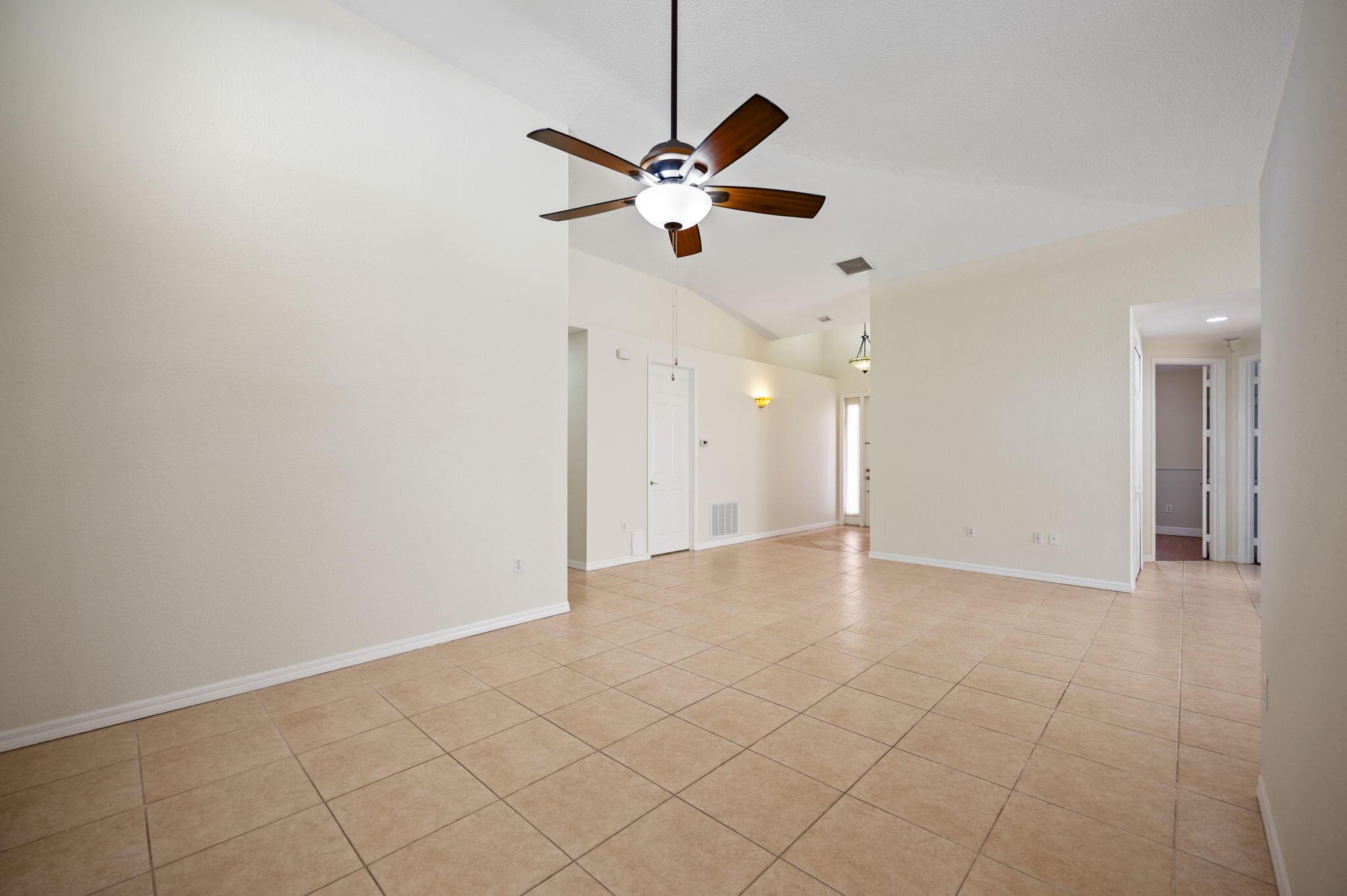7039 Golf Pointe Circle Property Photo 7