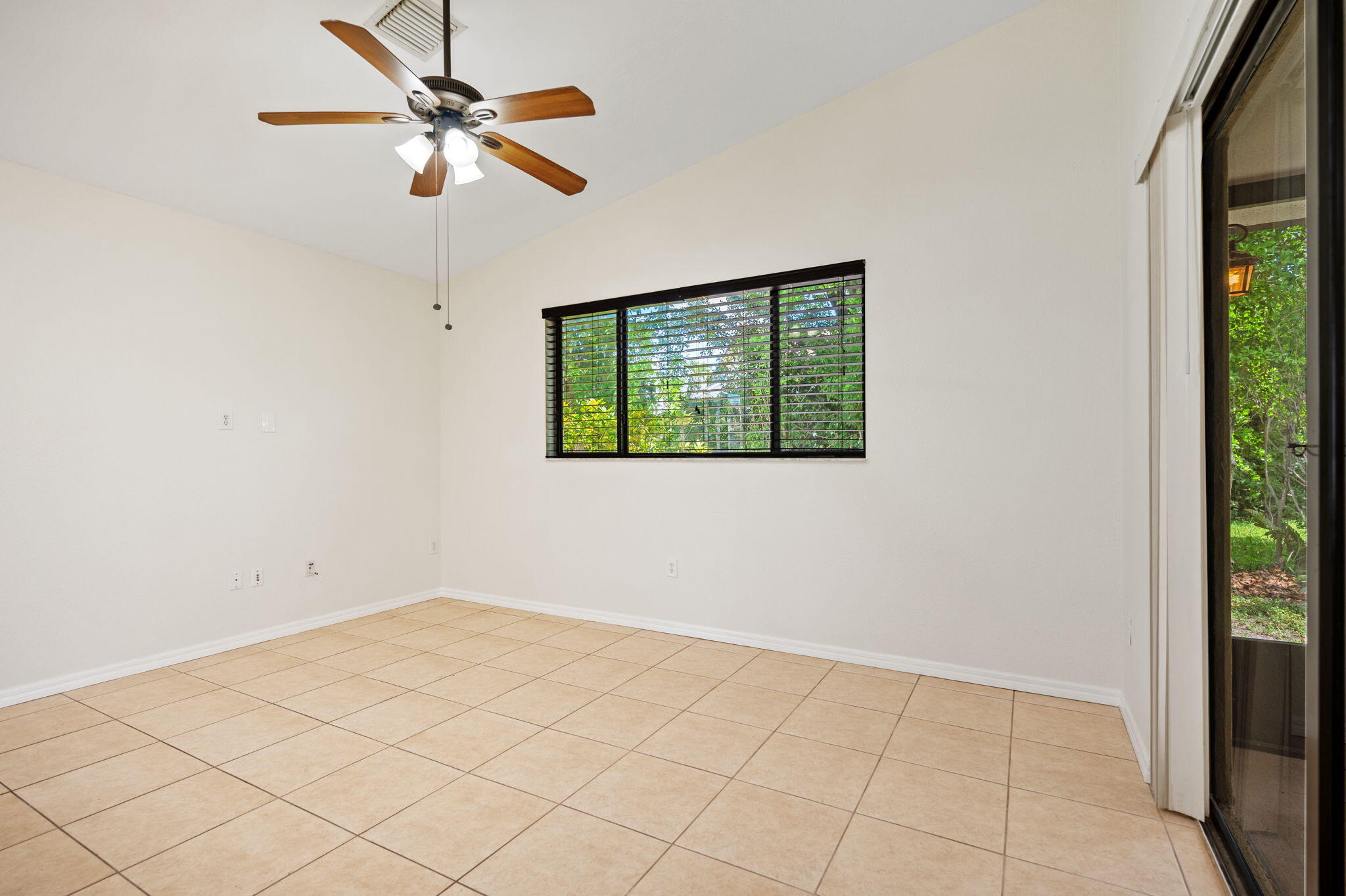7039 Golf Pointe Circle Property Photo 8