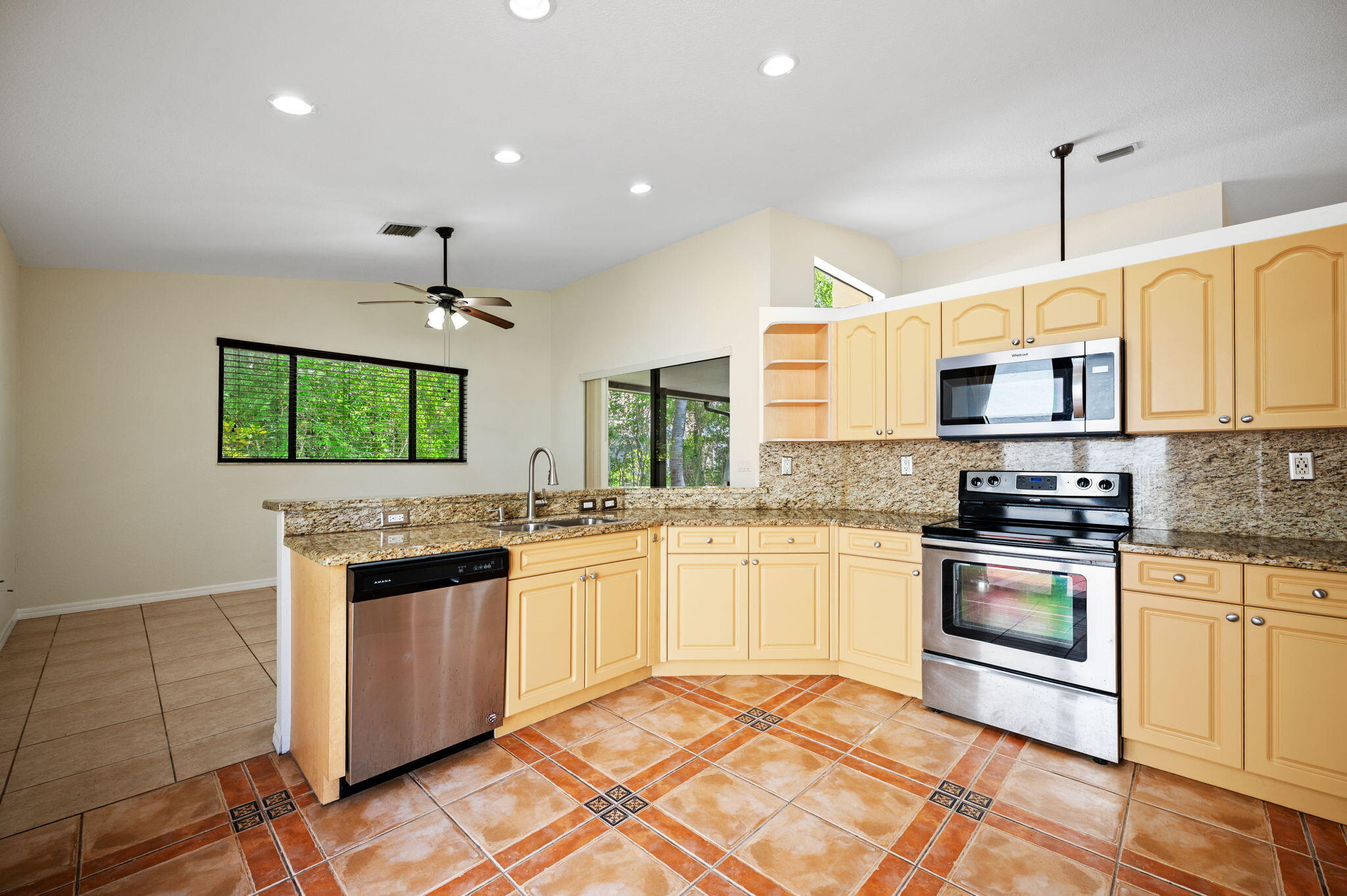 7039 Golf Pointe Circle Property Photo 11