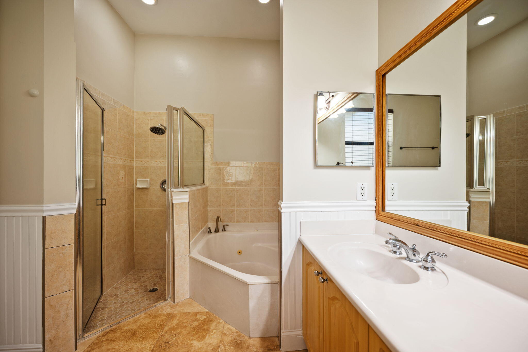 7039 Golf Pointe Circle Property Photo 15