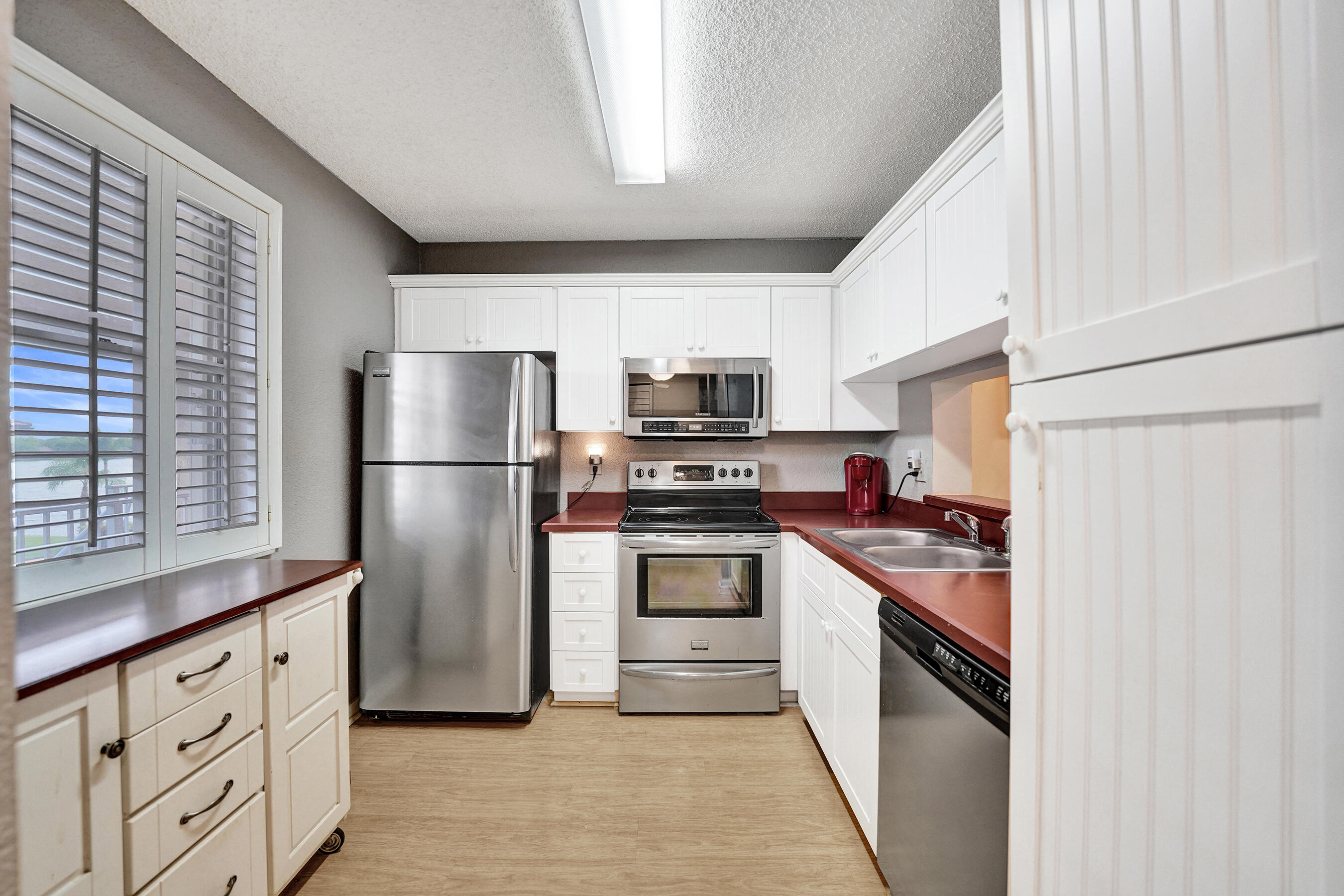 5531 Lakeside Drive 202 Property Photo 16
