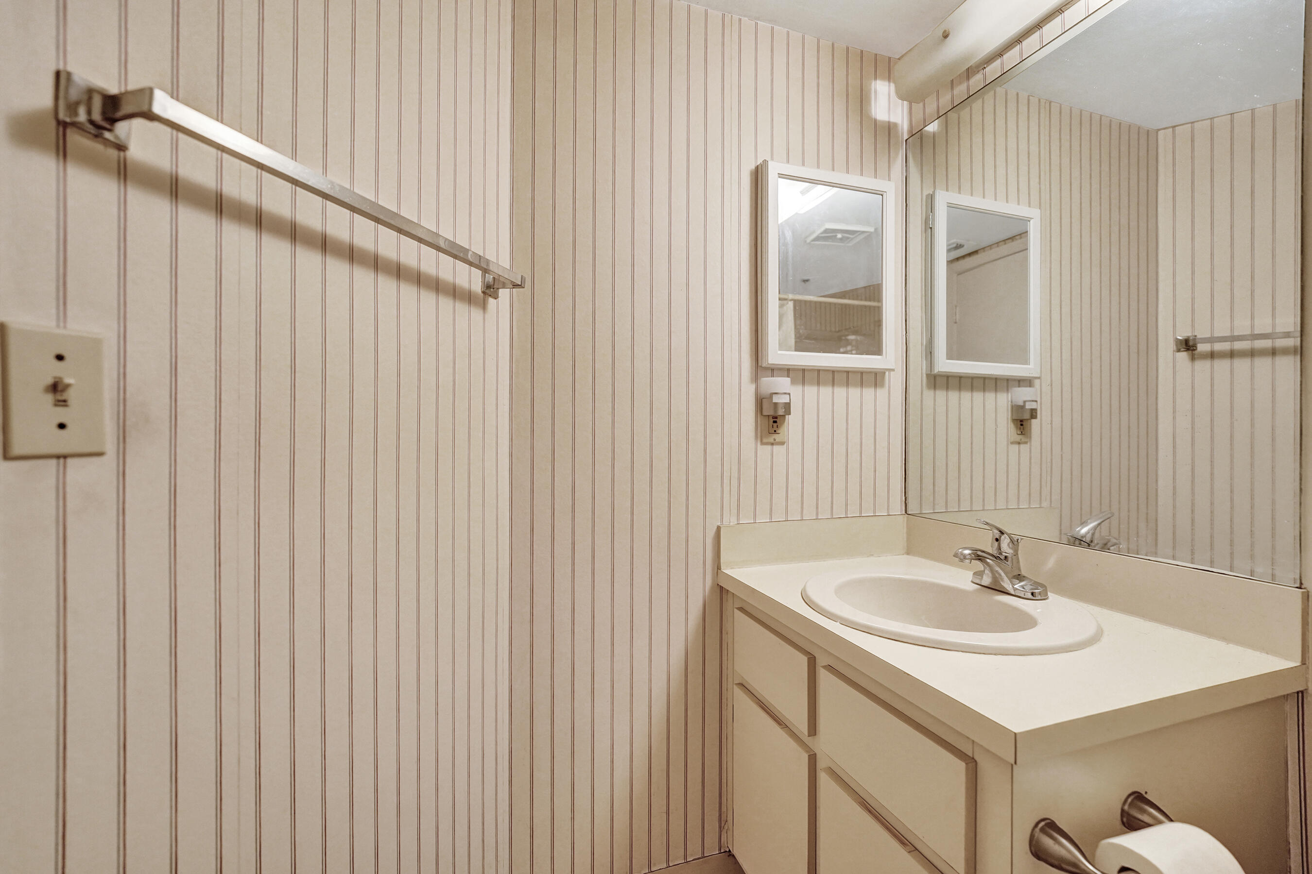 5531 Lakeside Drive 202 Property Photo 42