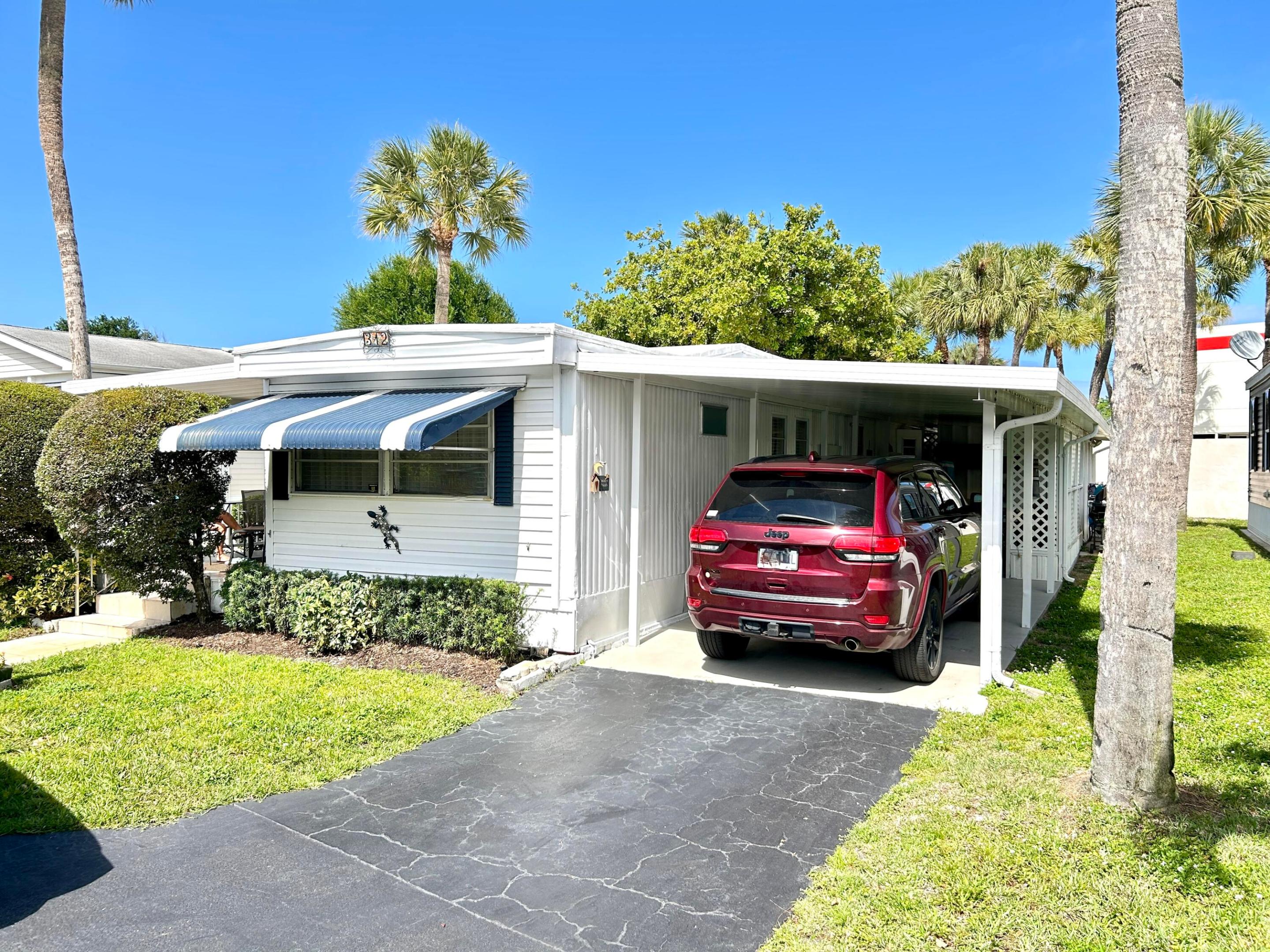312 Hibiscus Drive Property Photo 1