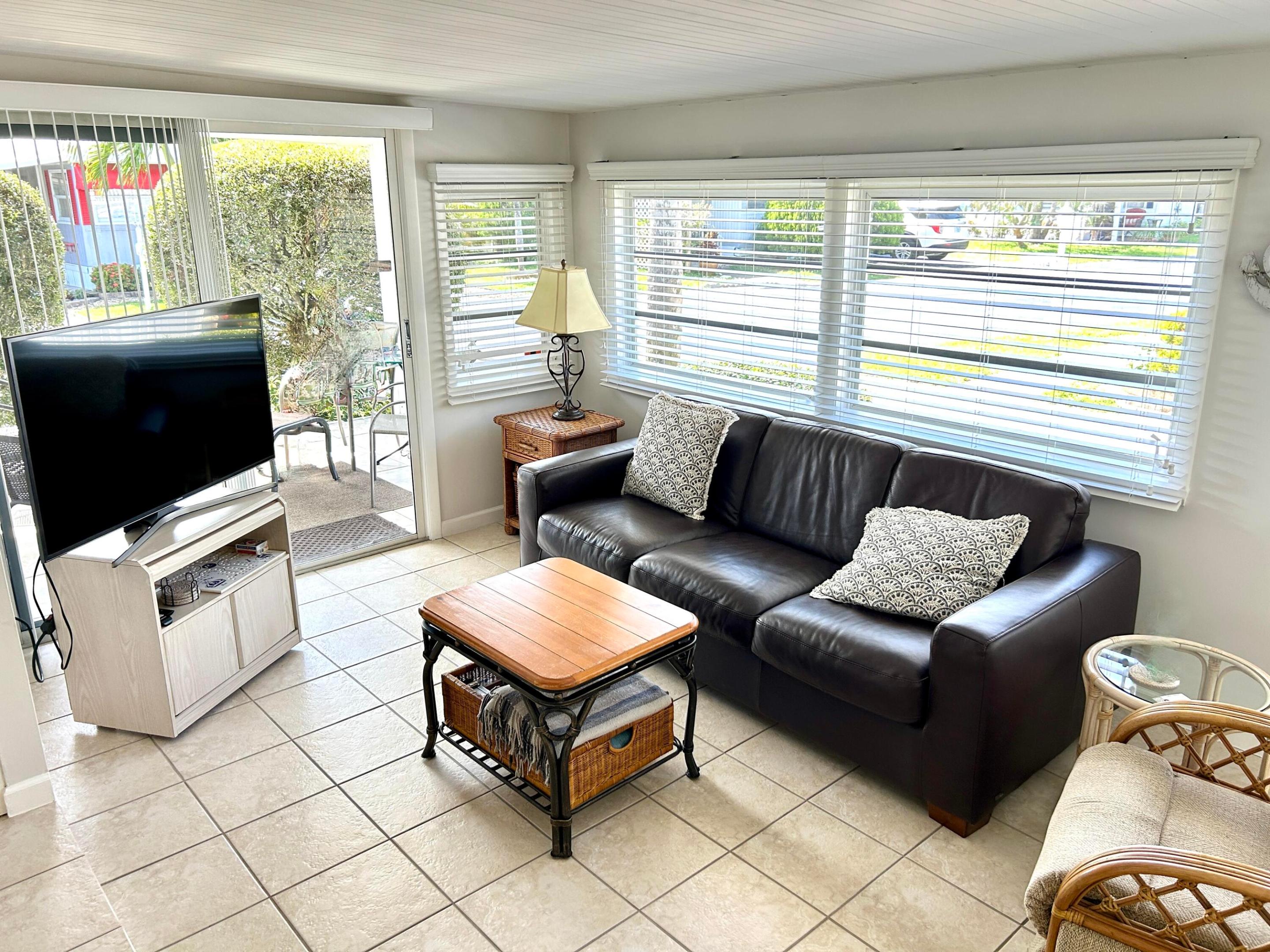 312 Hibiscus Drive Property Photo 6