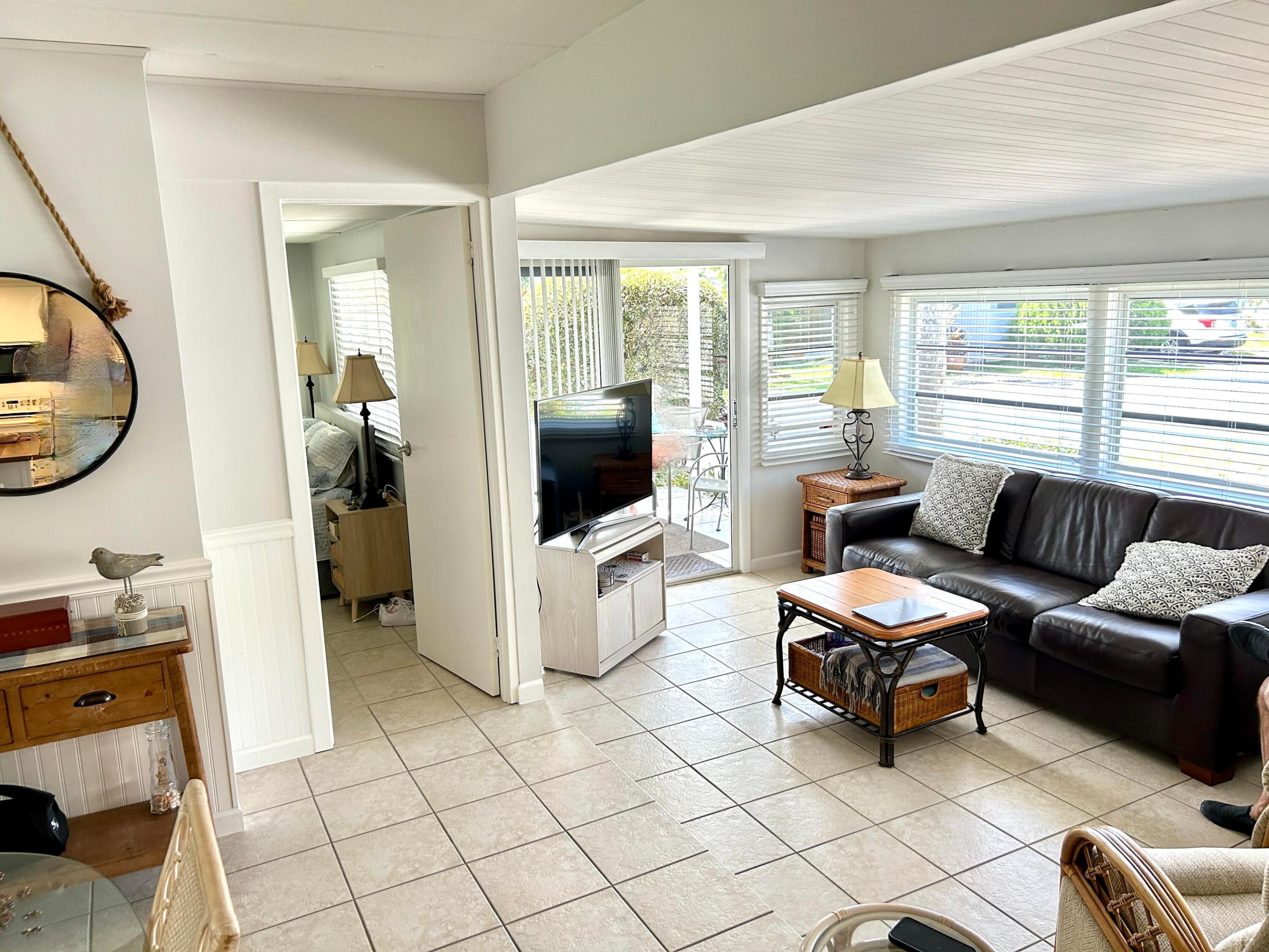312 Hibiscus Drive Property Photo 9